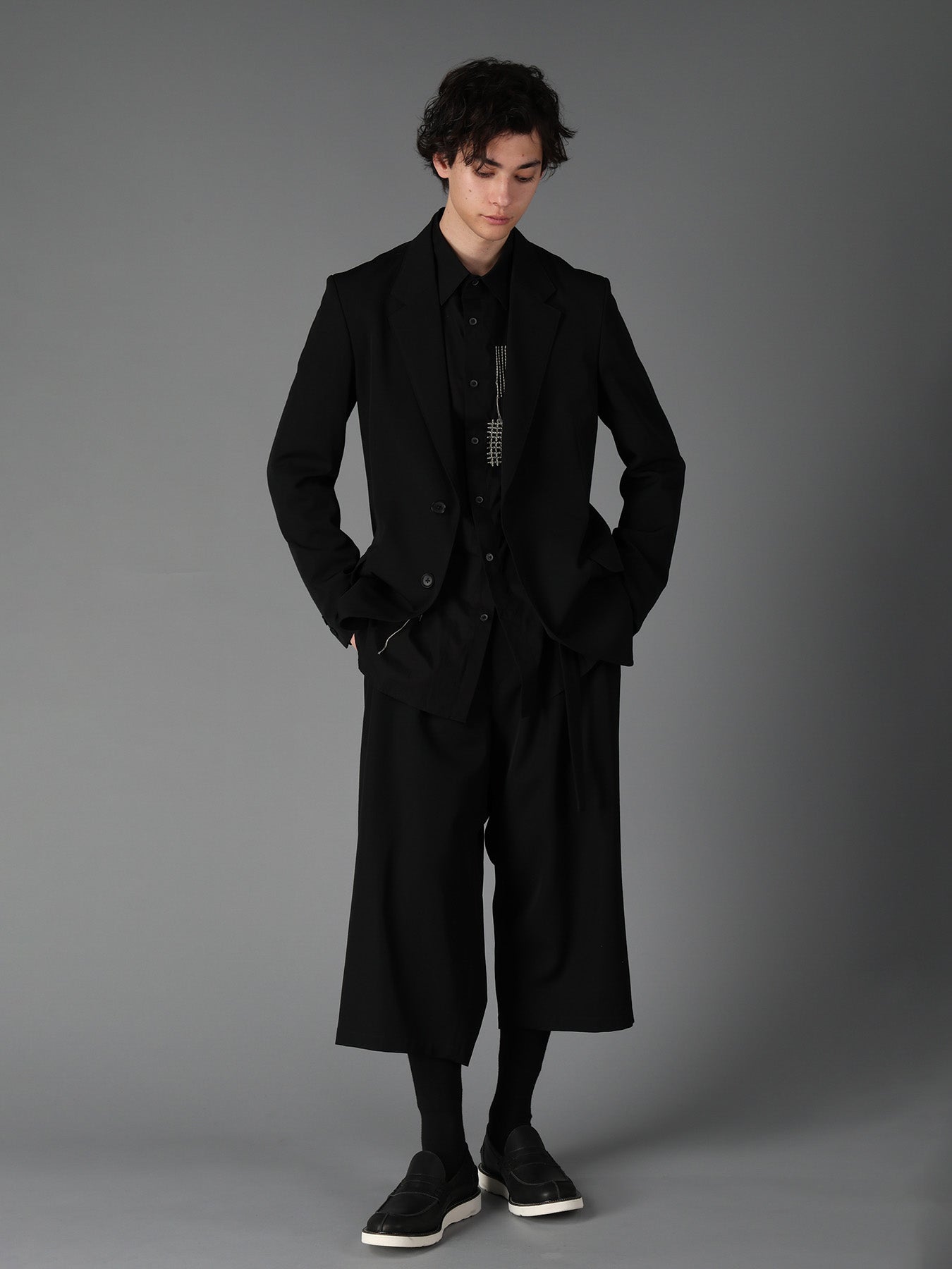 WOOL GABARDINE CROPPED PANTS