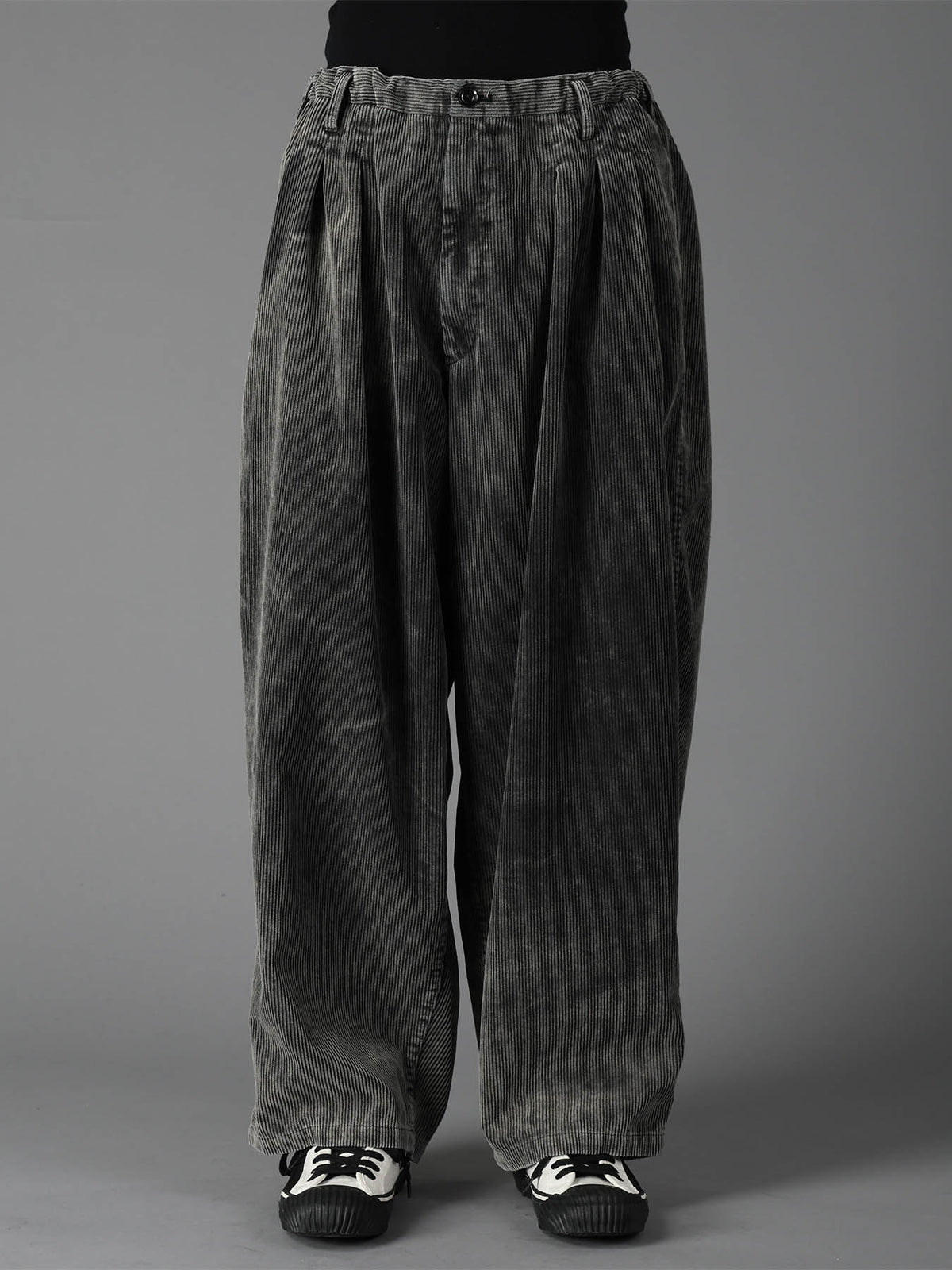 SULFUR-DYED CORDUROY CHEMICAL-BLEACH 12-TUCK PANTS