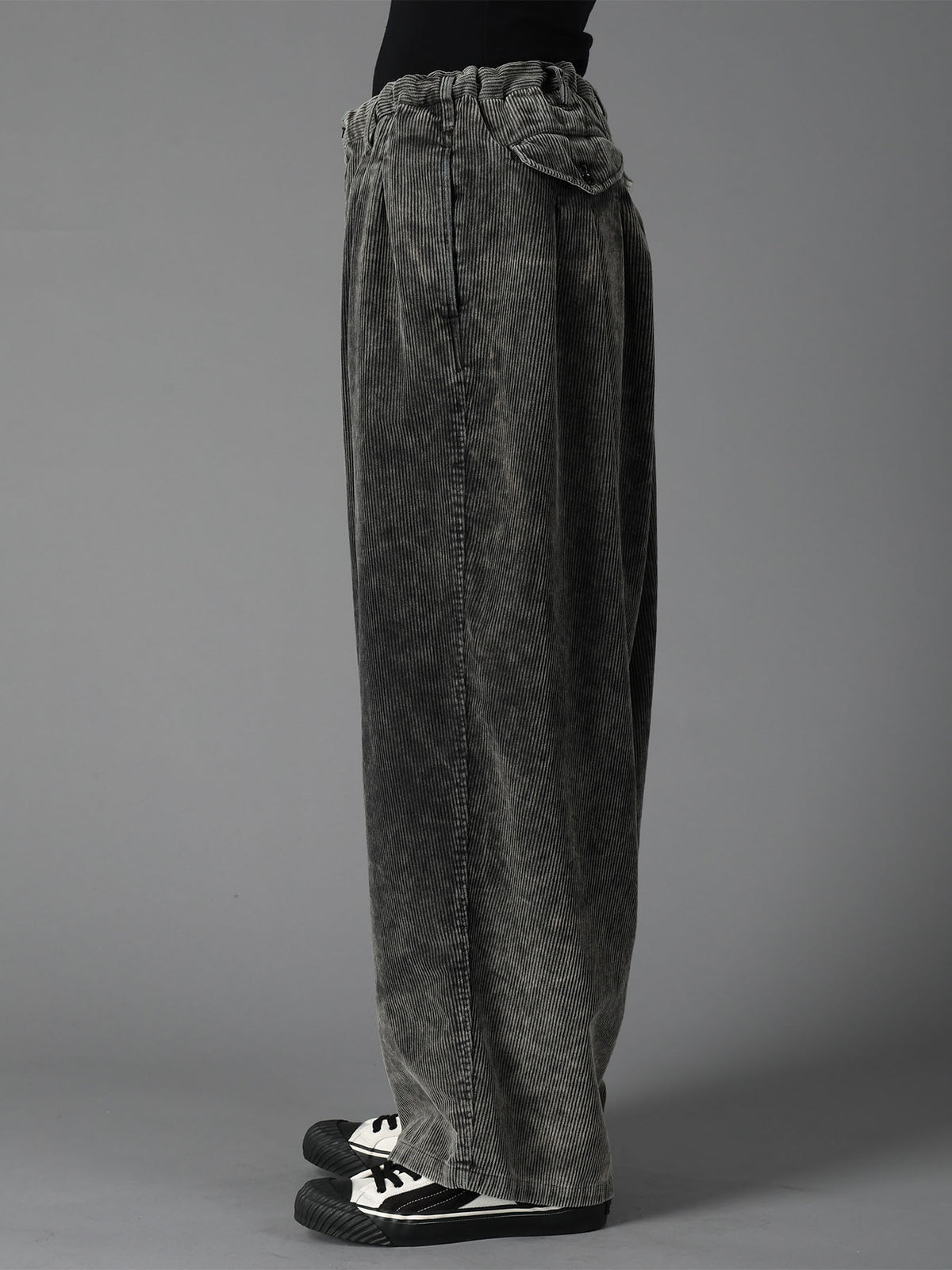 SULFUR-DYED CORDUROY CHEMICAL-BLEACH 12-TUCK PANTS
