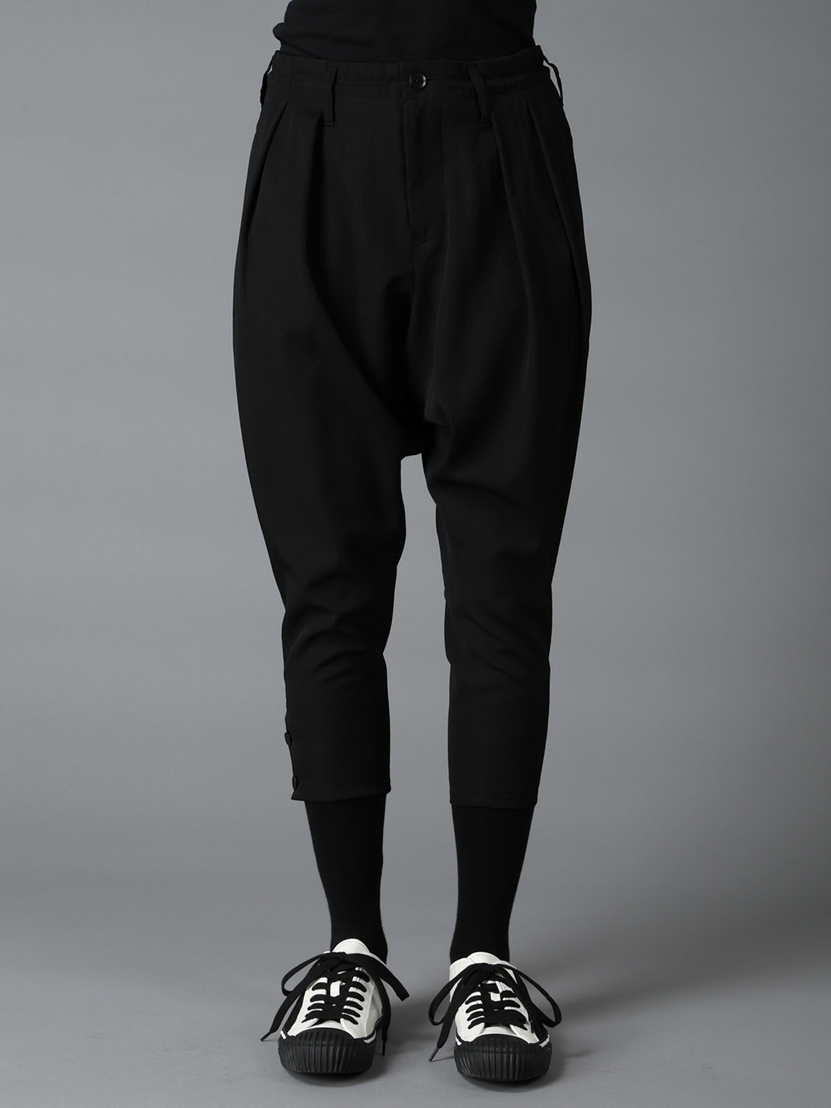 WOOL GABARDINE TAPERED PANTS