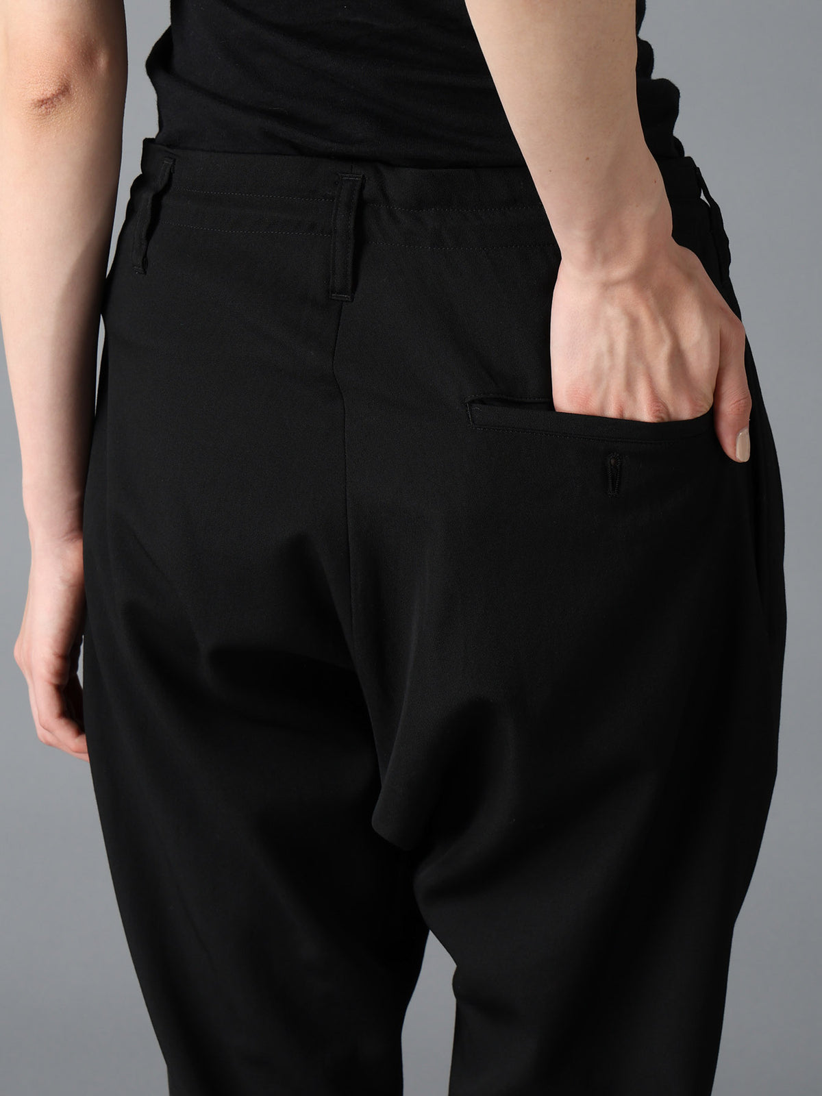 WOOL GABARDINE TAPERED PANTS