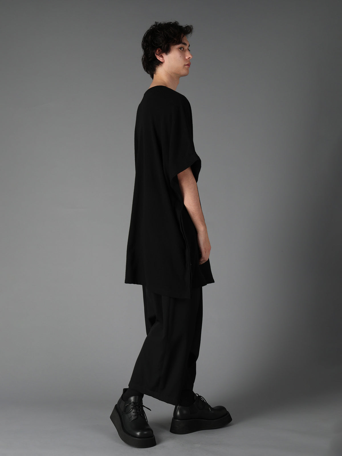 AIRY FEATHERY SIDE-BUTTON OVERSIZED SHORT-SLEEVE T-SHIRT