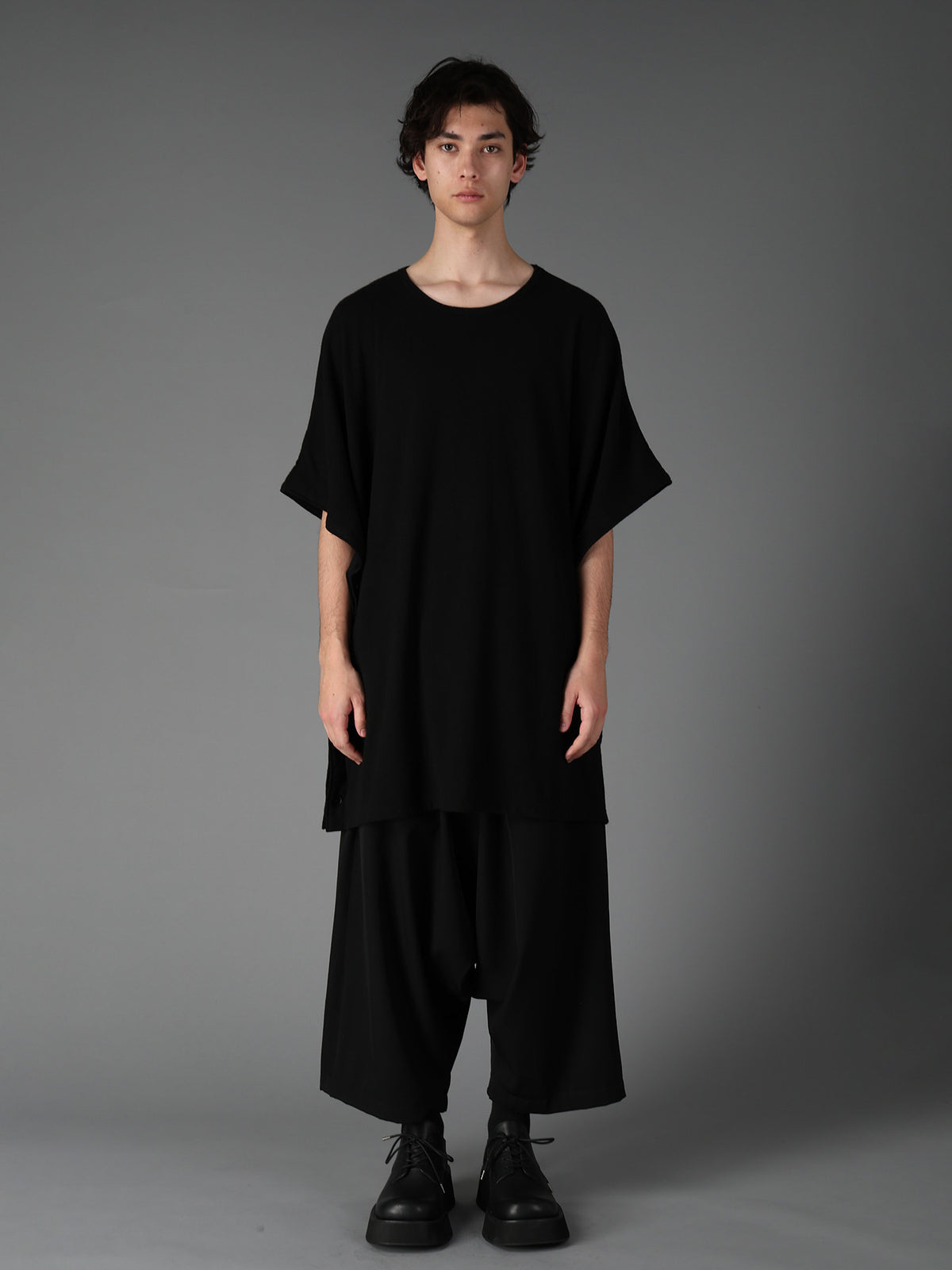 AIRY FEATHERY SIDE-BUTTON OVERSIZED SHORT-SLEEVE T-SHIRT