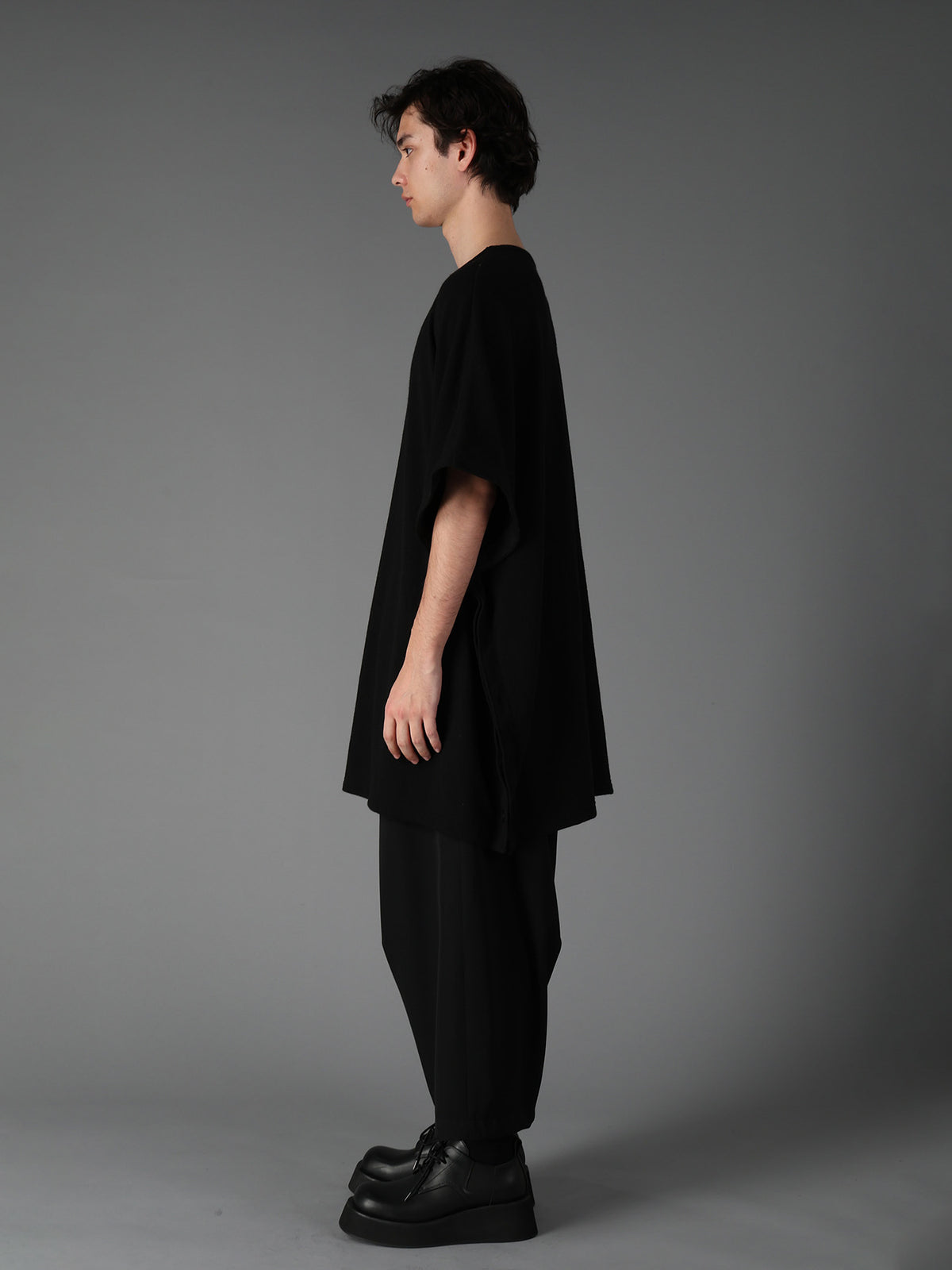 AIRY FEATHERY SIDE-BUTTON OVERSIZED SHORT-SLEEVE T-SHIRT
