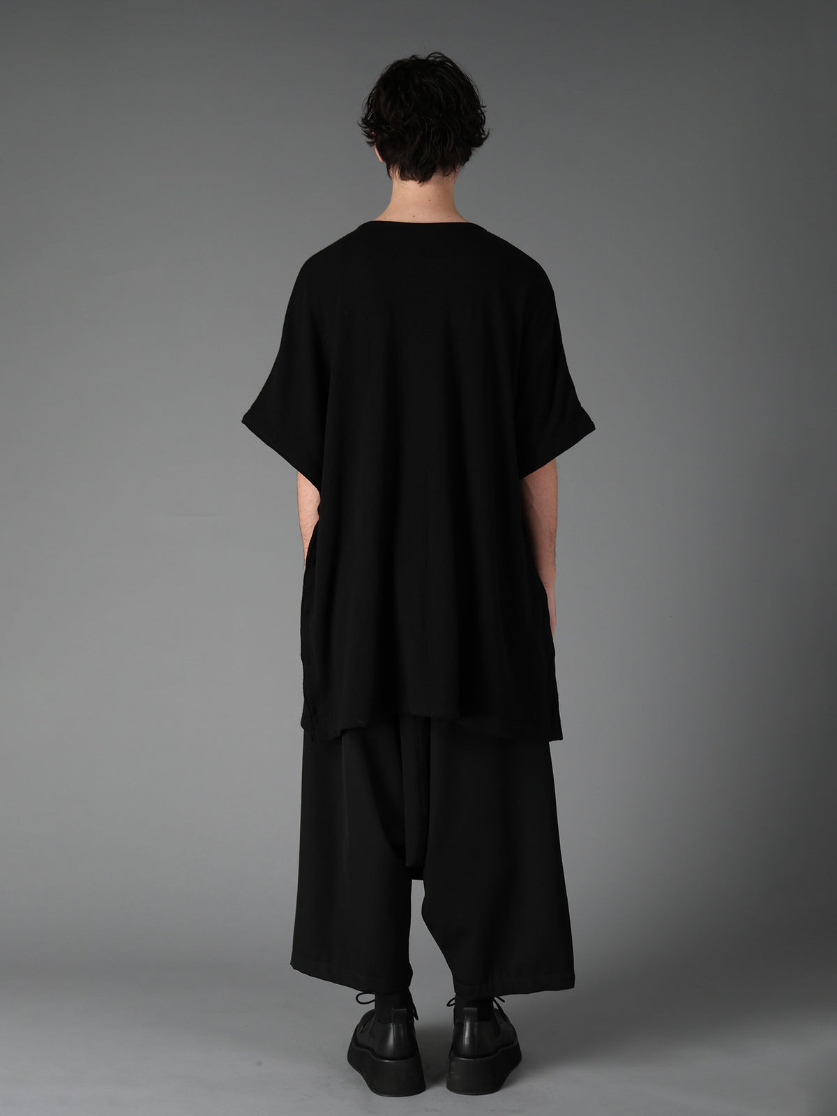 AIRY FEATHERY SIDE-BUTTON OVERSIZED SHORT-SLEEVE T-SHIRT