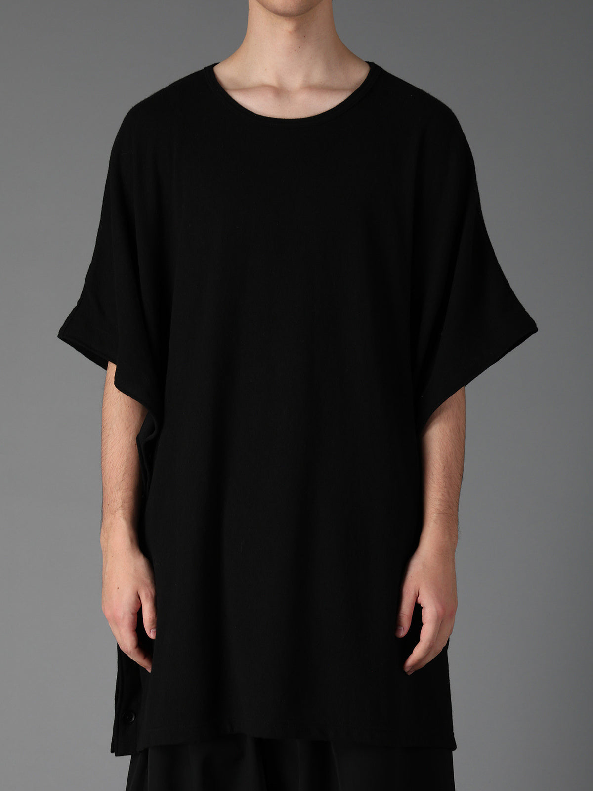 AIRY FEATHERY SIDE-BUTTON OVERSIZED SHORT-SLEEVE T-SHIRT