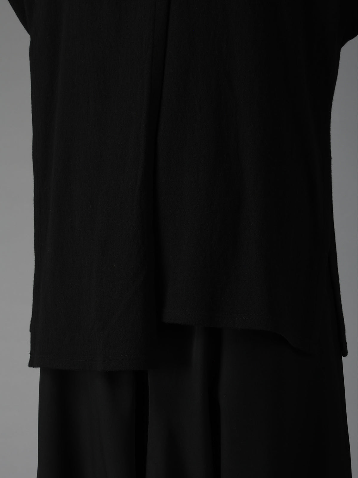 AIRY FEATHERY RIGHT-SIDE DRAPE SHIRT