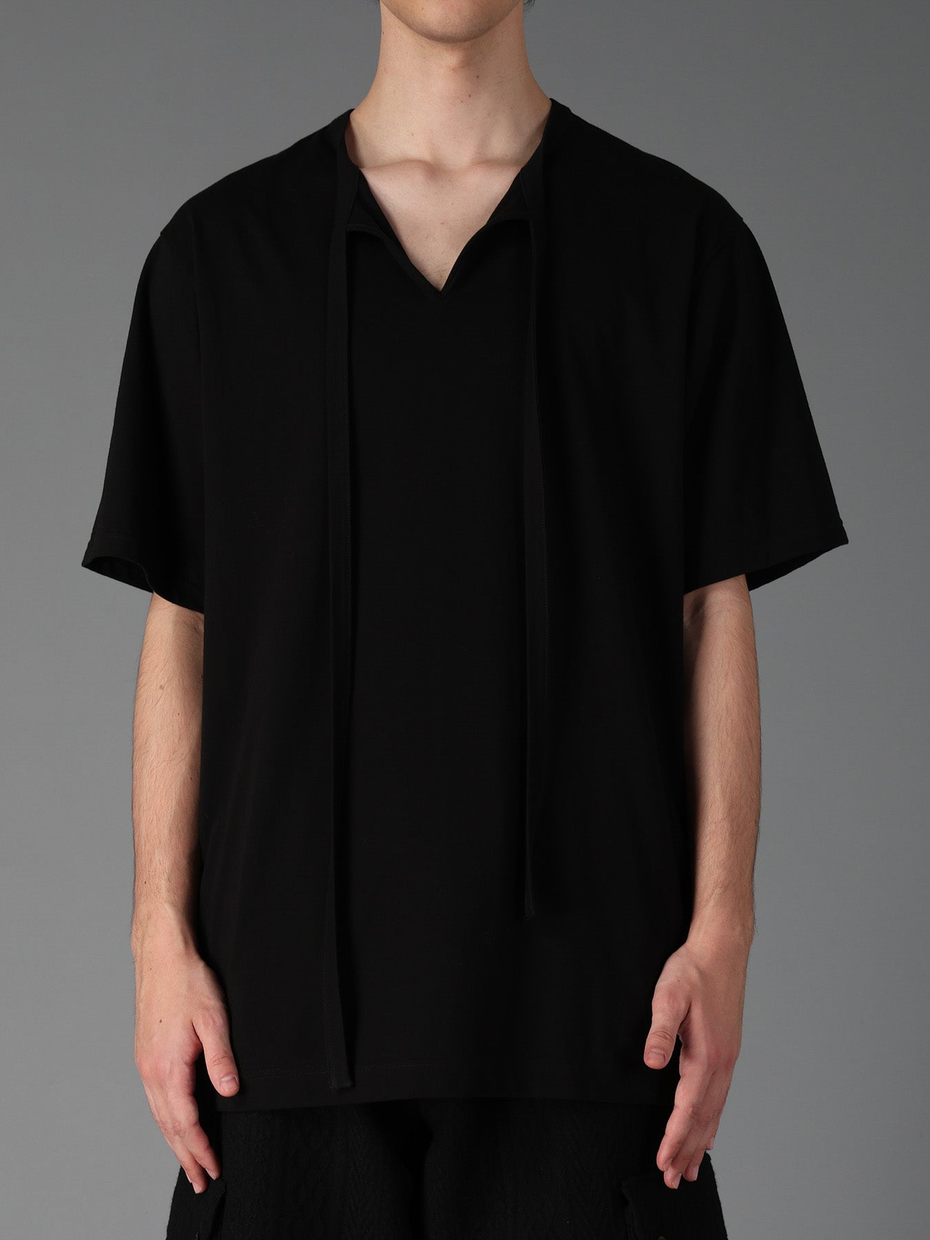 COTTON JERSEY FRONT SLIT COLLAR SHORT SLEEVED T