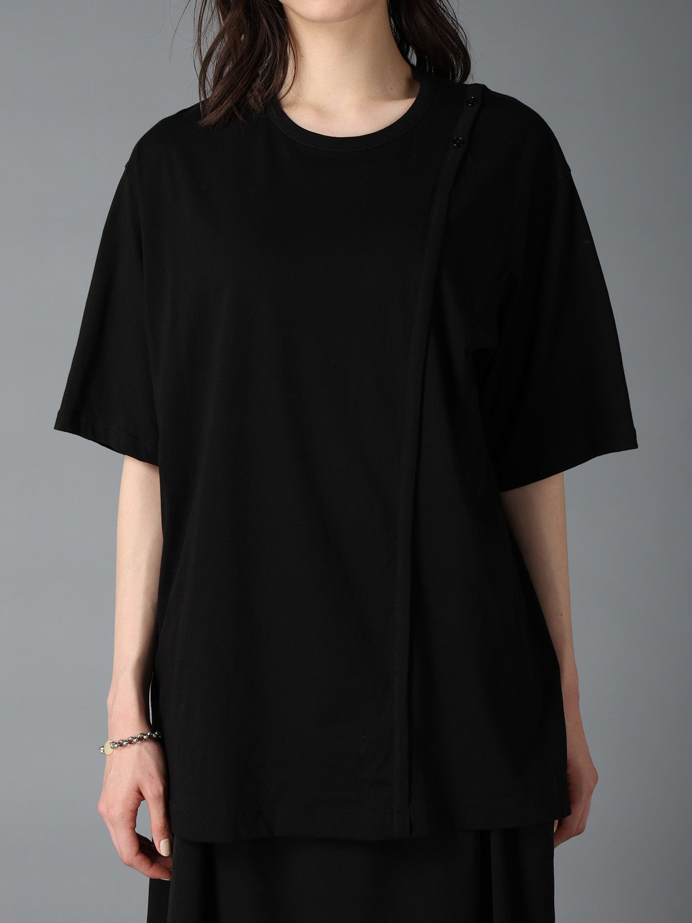 ULTIMA JERSEY SHOULDER CUT SHORT SLEEVED T