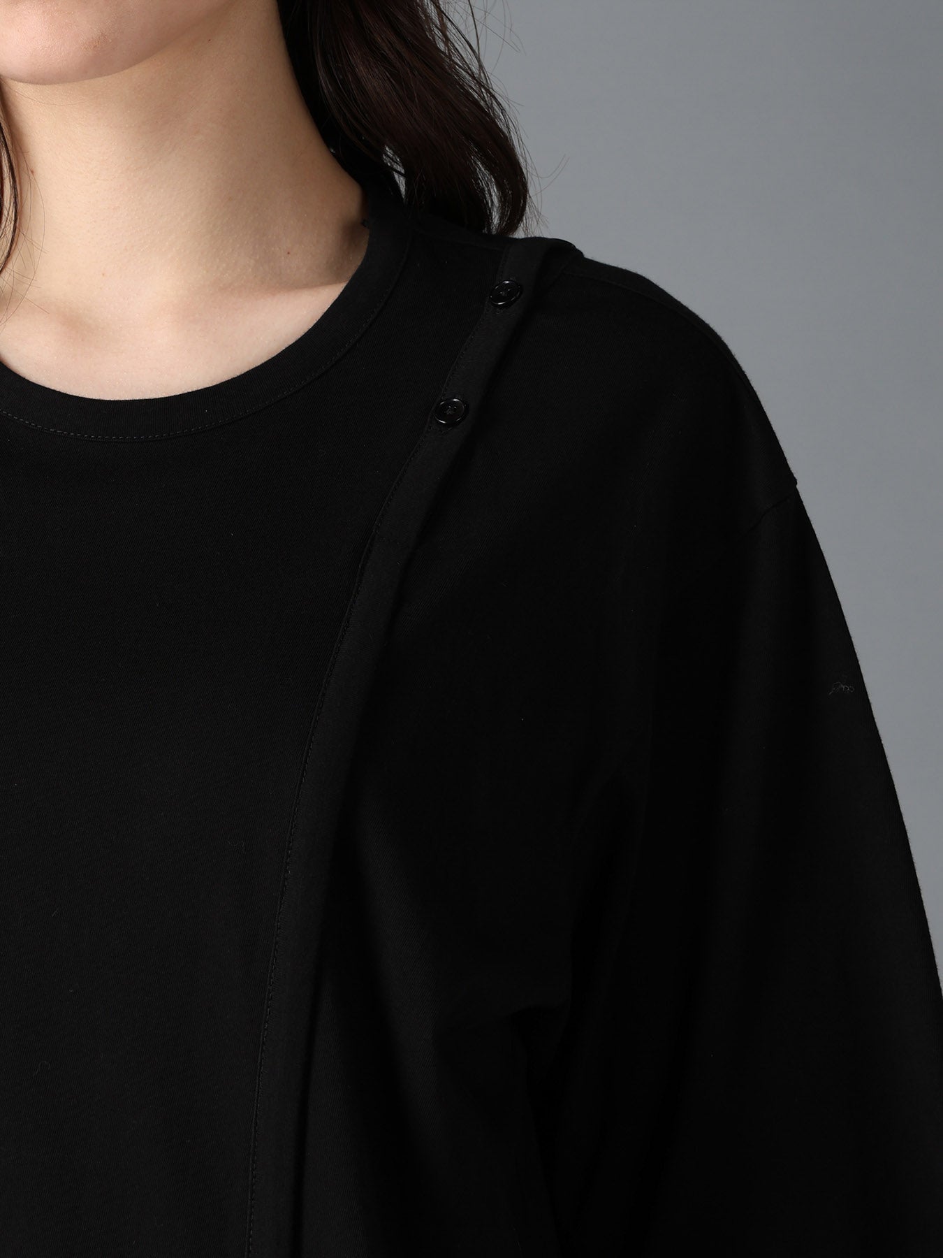 ULTIMA JERSEY SHOULDER CUT SHORT SLEEVED T