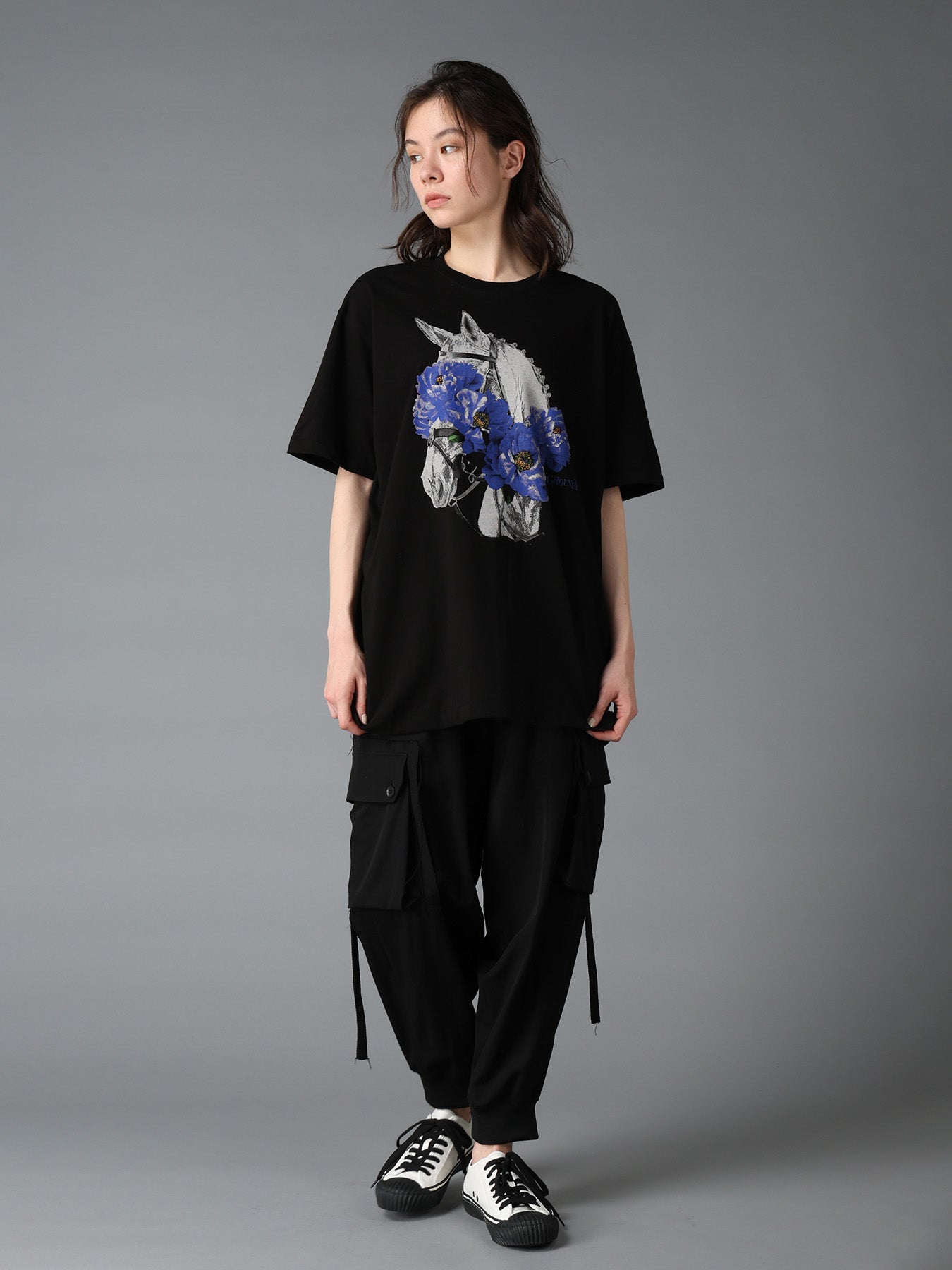 JERSEY HORSE AND BLUE PEONY T-SHIRT