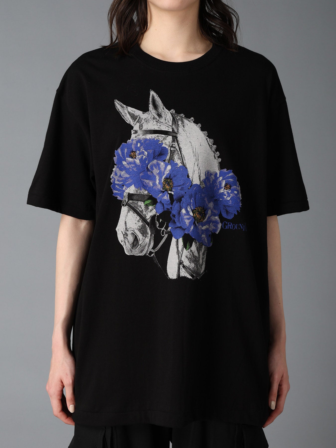 JERSEY HORSE AND BLUE PEONY T-SHIRT