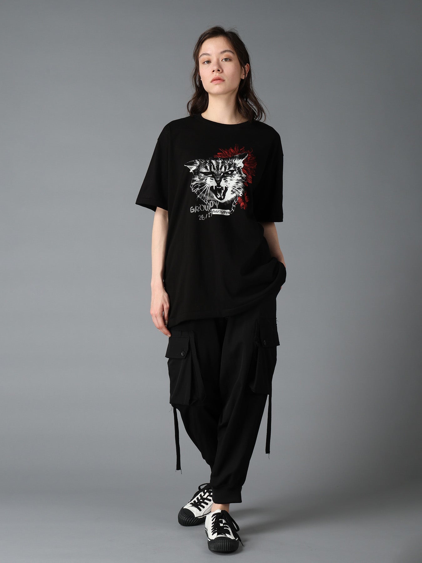 JERSEY CAT AND RED SUNFLOWER T-SHIRT