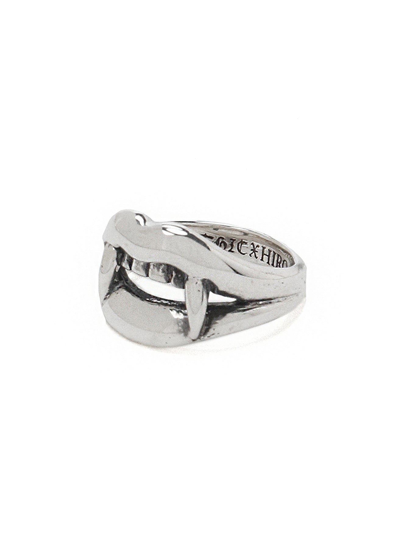 SILVER 950 VANPIRE FANG PNKIE RING – THE SHOP YOHJI YAMAMOTO