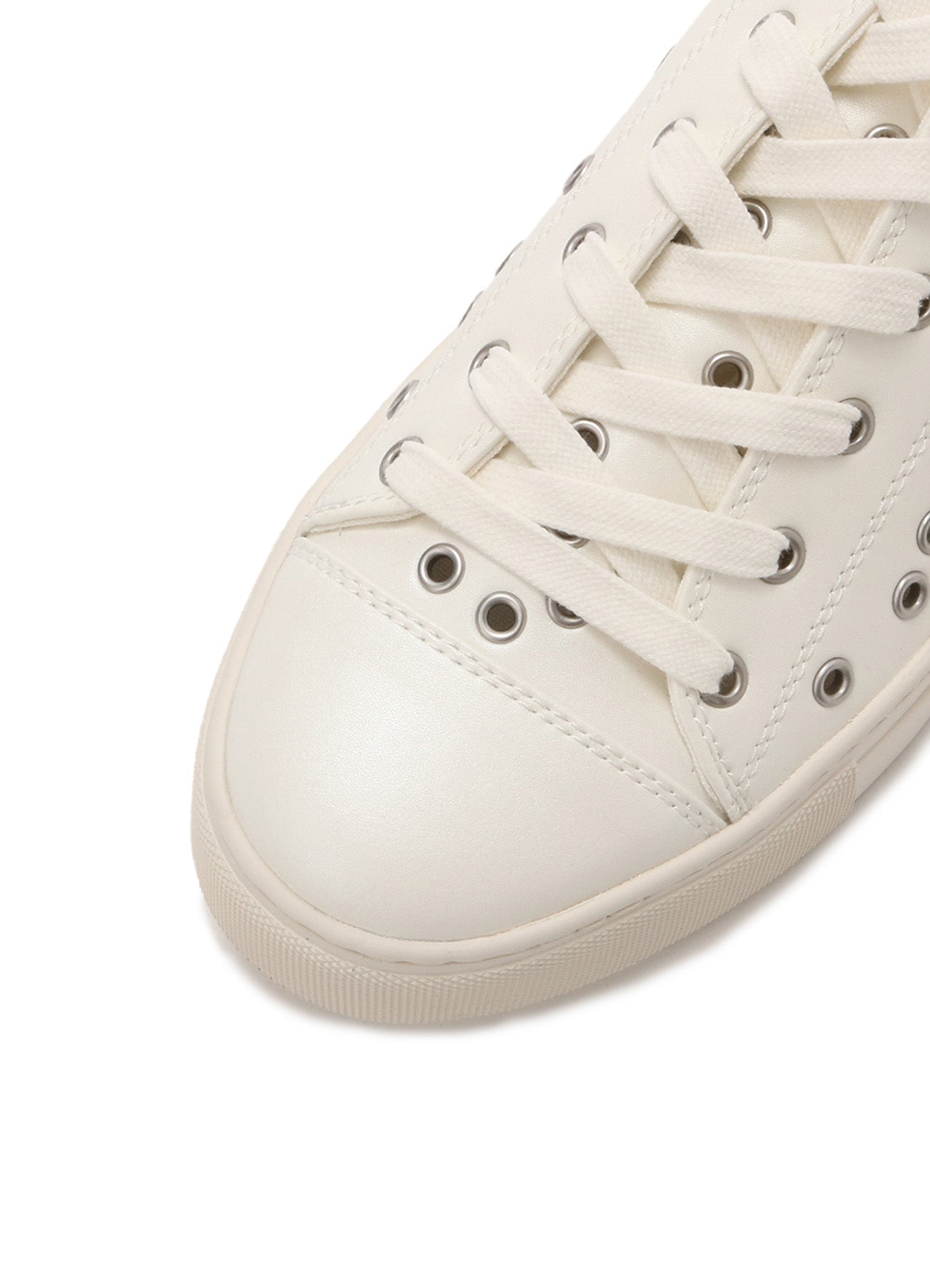 SMOOTH MICROFIBER LOW CUT EYELET SNEAKER