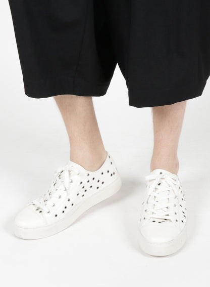 SMOOTH MICROFIBER LOW CUT EYELET SNEAKER