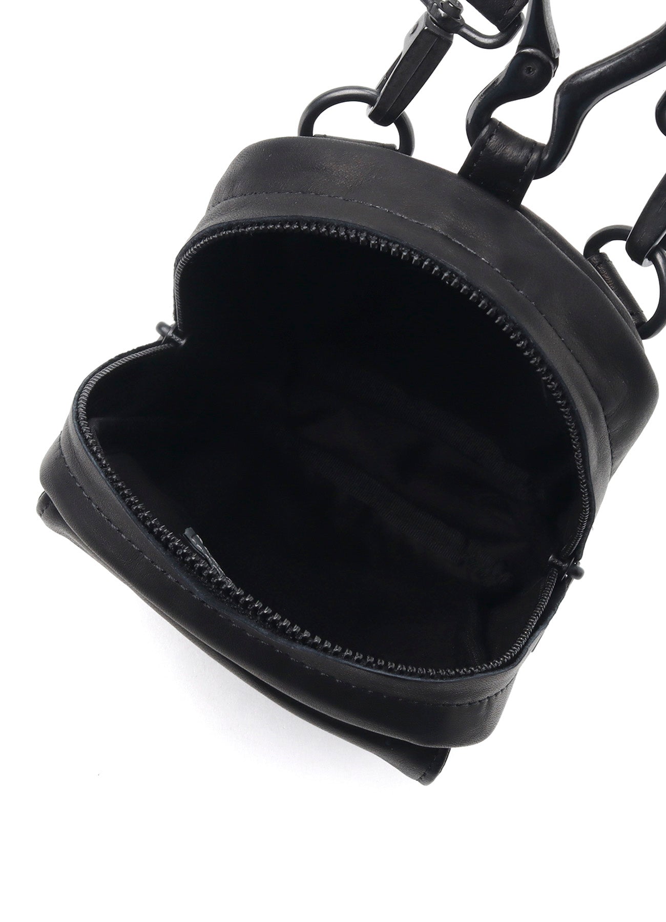 SCRATCH HORSE LEATHER ZIP SHOULDER POUCH