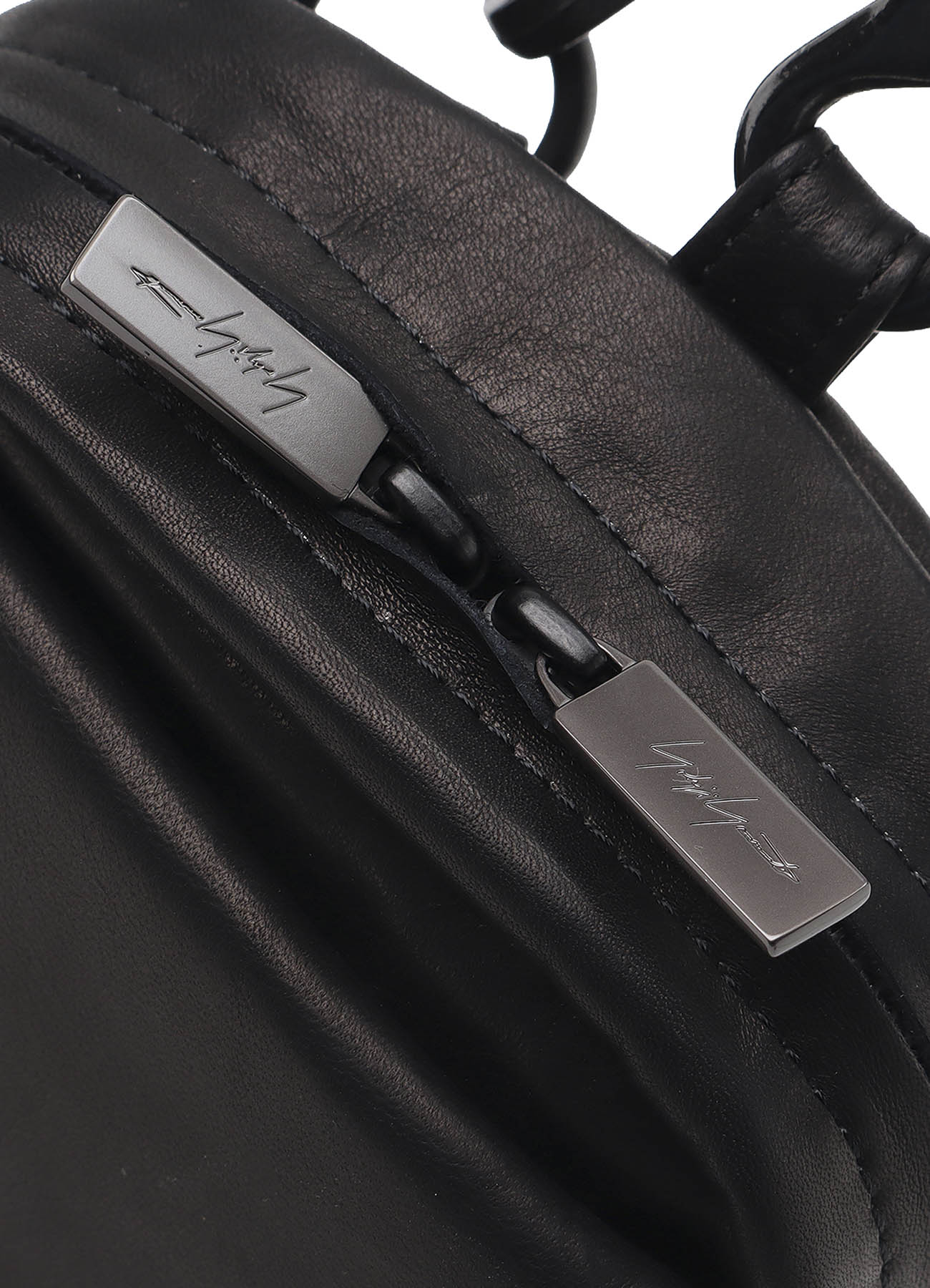 SCRATCH HORSE LEATHER ZIP SHOULDER POUCH – THE SHOP YOHJI YAMAMOTO
