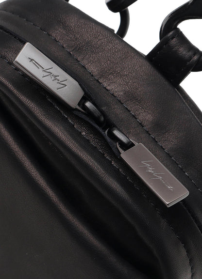 SCRATCH HORSE LEATHER ZIP SHOULDER POUCH