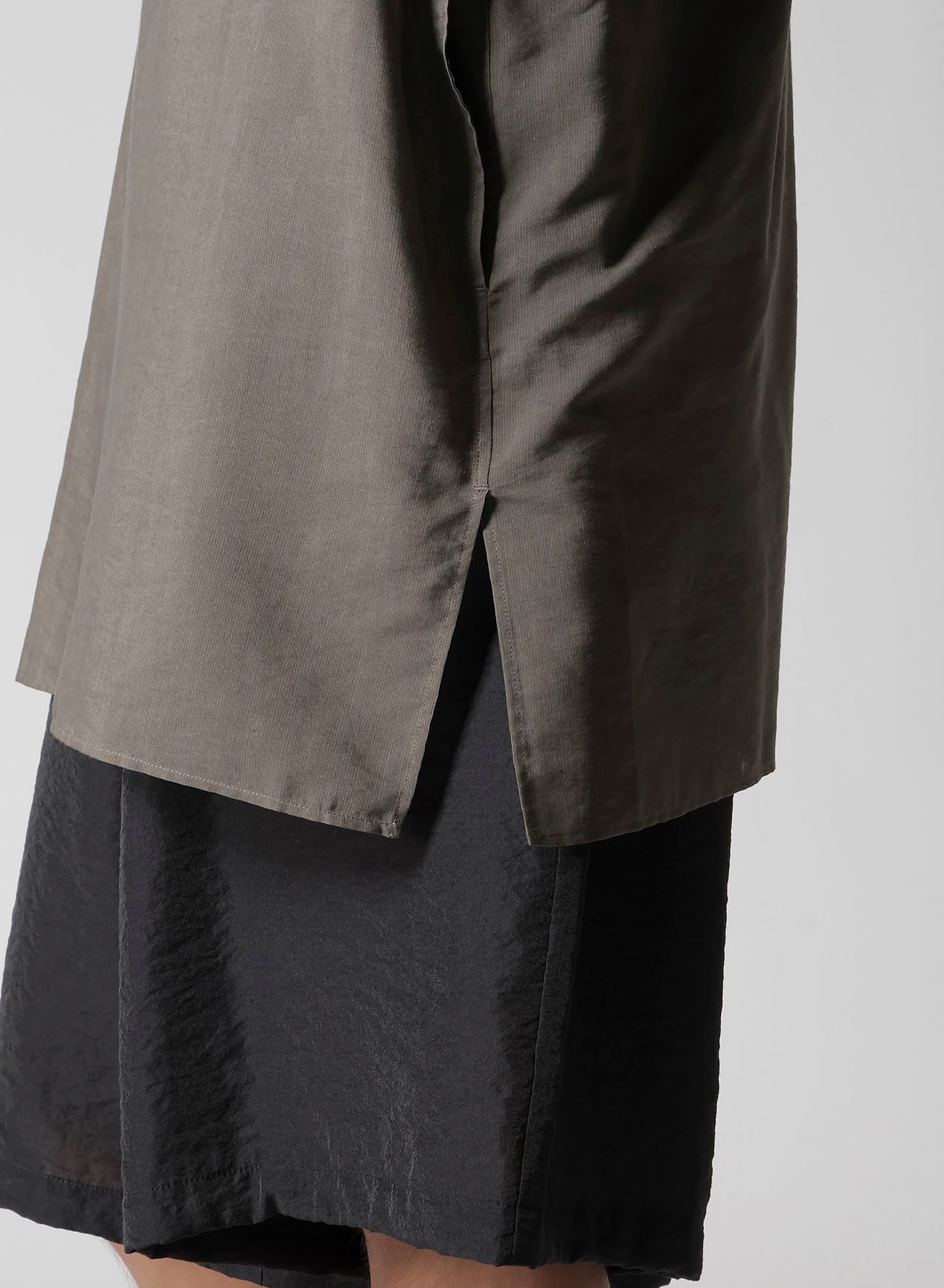 COTTON LAWN INK DYED GUESSETED COLLARLESS BLOUSE