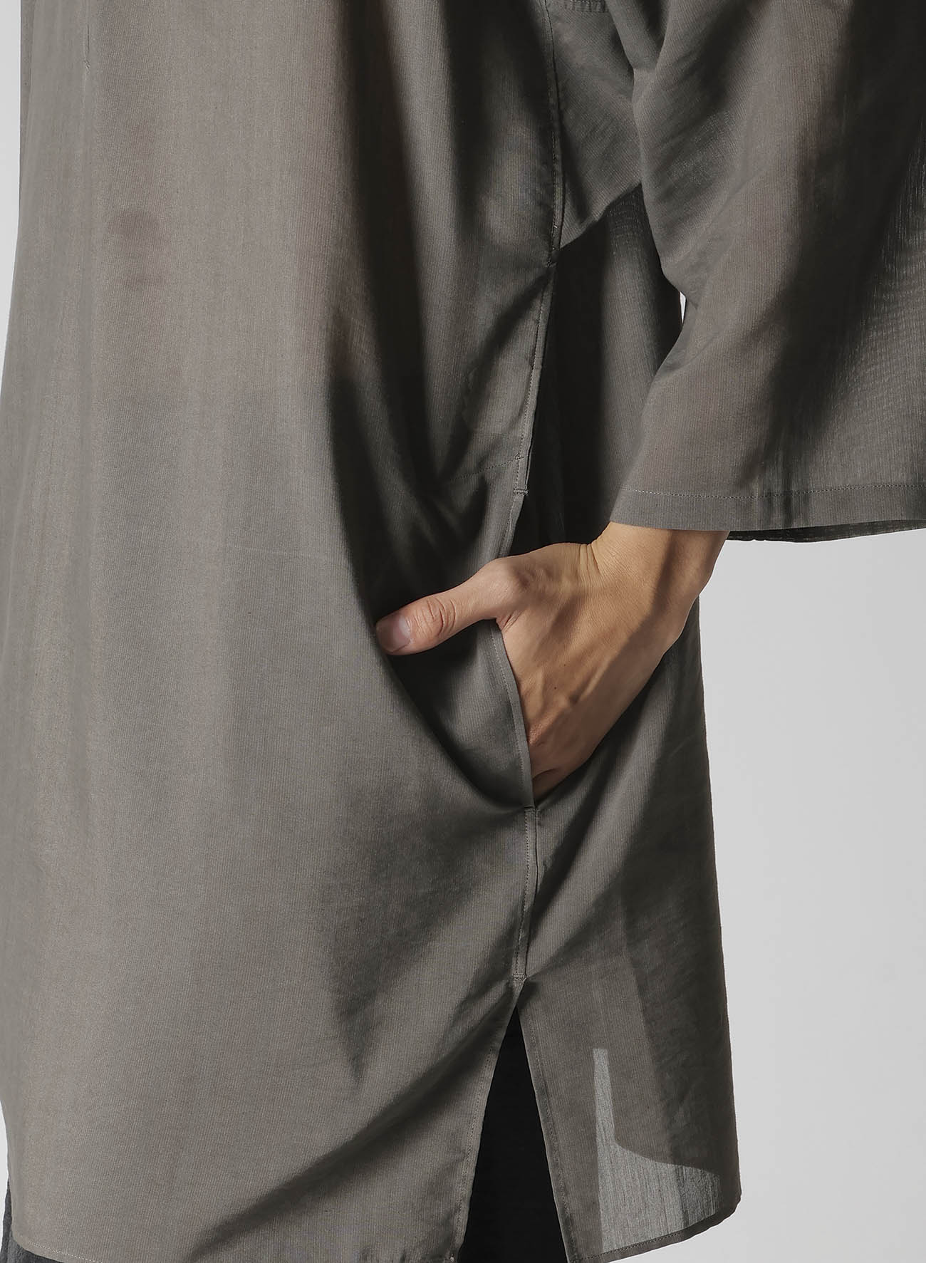 COTTON LAWN INK DYED GUESSETED COLLARLESS BLOUSE