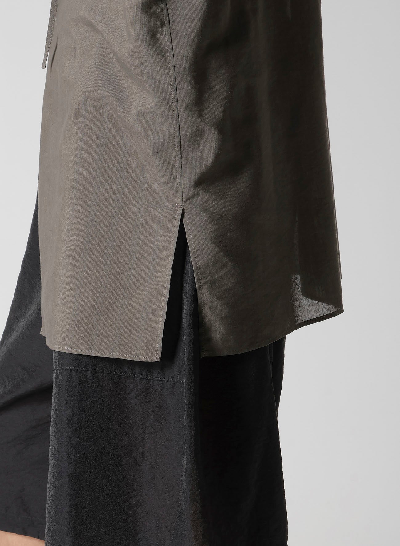 COTTON LAWN INK DYED GUESSETED STRING COLLAR BLOUSE