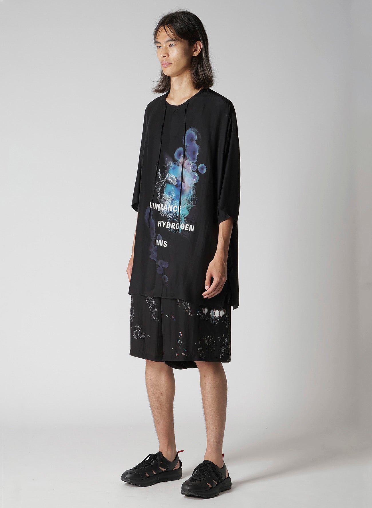 CORAL WATERCOLOR BLACK GUESSETED SHORT SLEEVE B/ BK CORAL