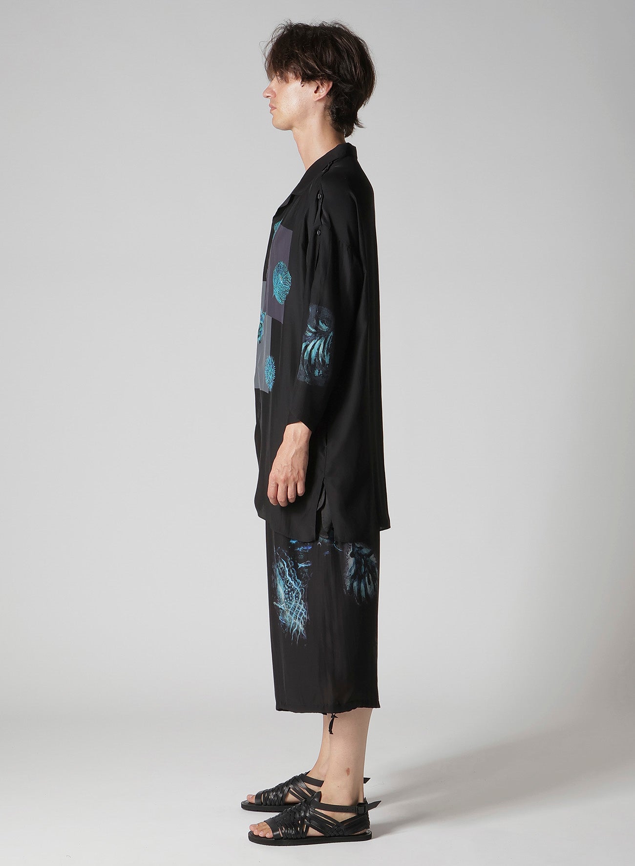 SEA CREATURE PRINTED SHOULDER OPNED BLOUSE