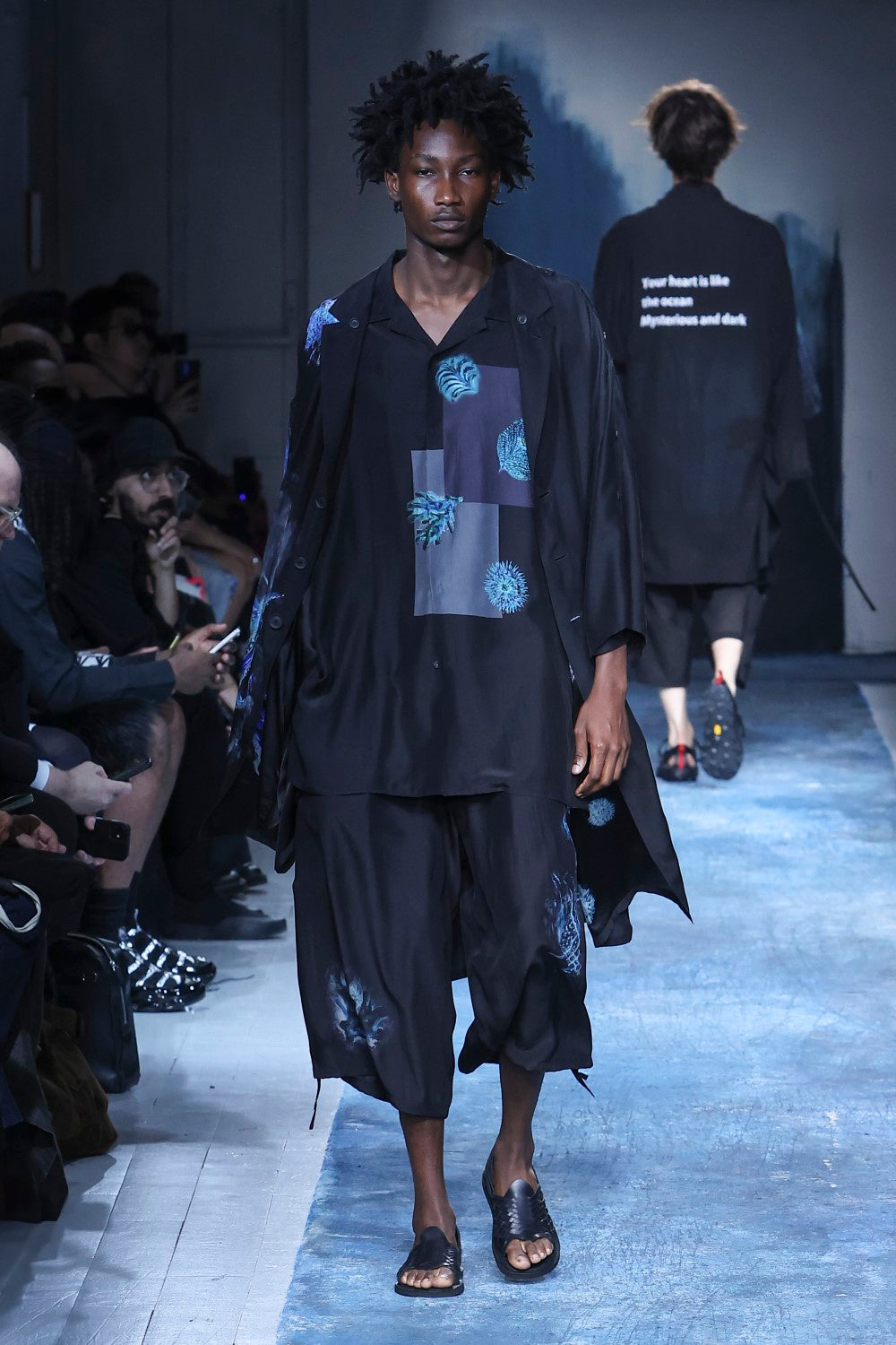 SEA CREATURE PRINTED SHOULDER OPNED BLOUSE