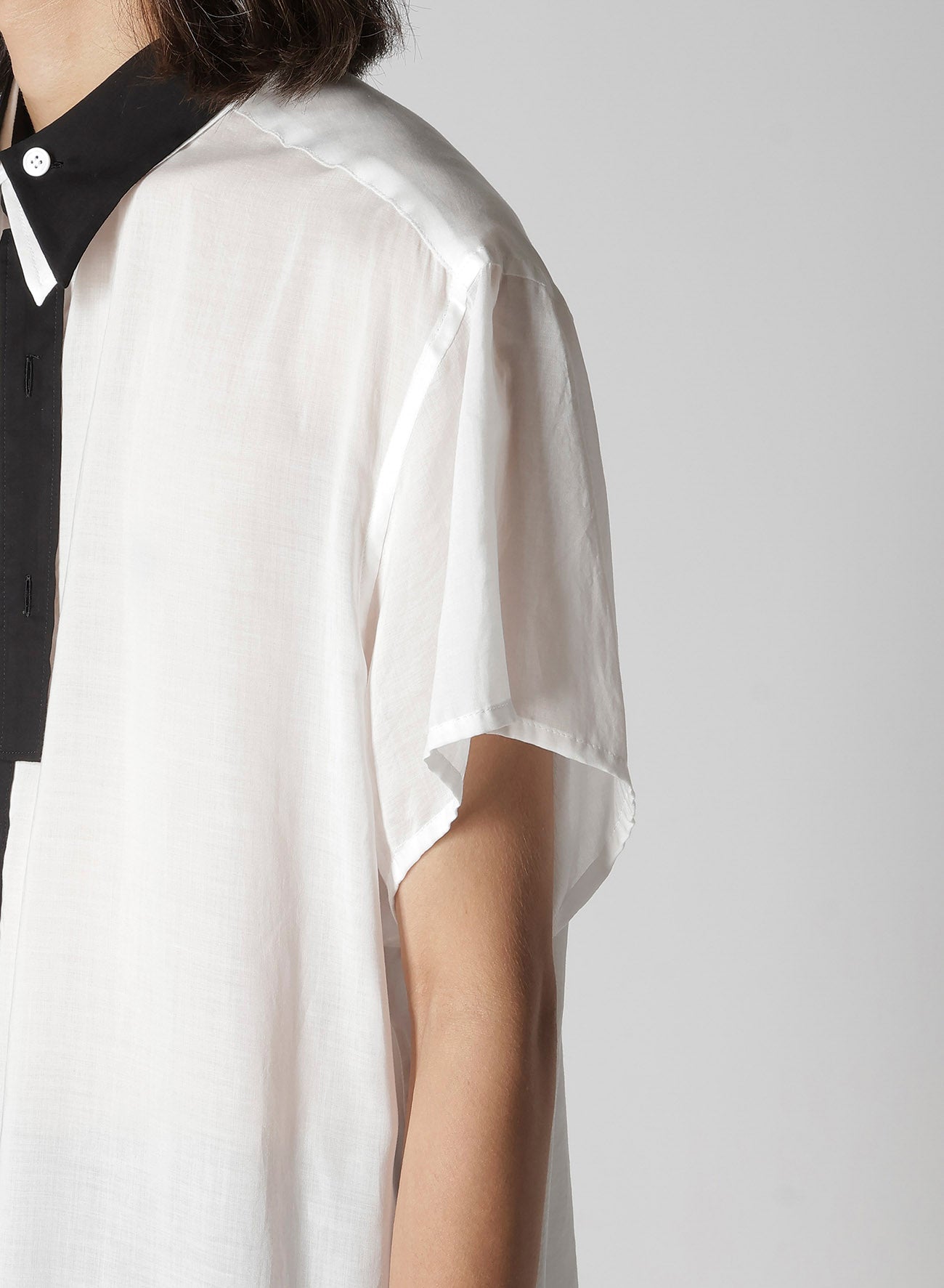 CELLULOSE LAWN BLACK AND WHITE DOUBLE COLLAR BLOUSE