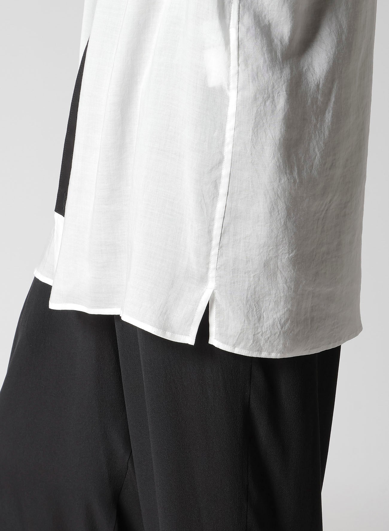 CELLULOSE LAWN BLACK AND WHITE DOUBLE COLLAR BLOUSE