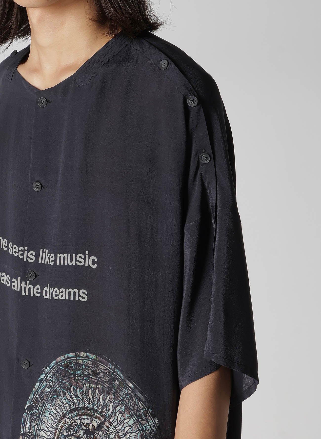 GREY/LINING COLLARLESS SHORT SLEEVE BLOUSE