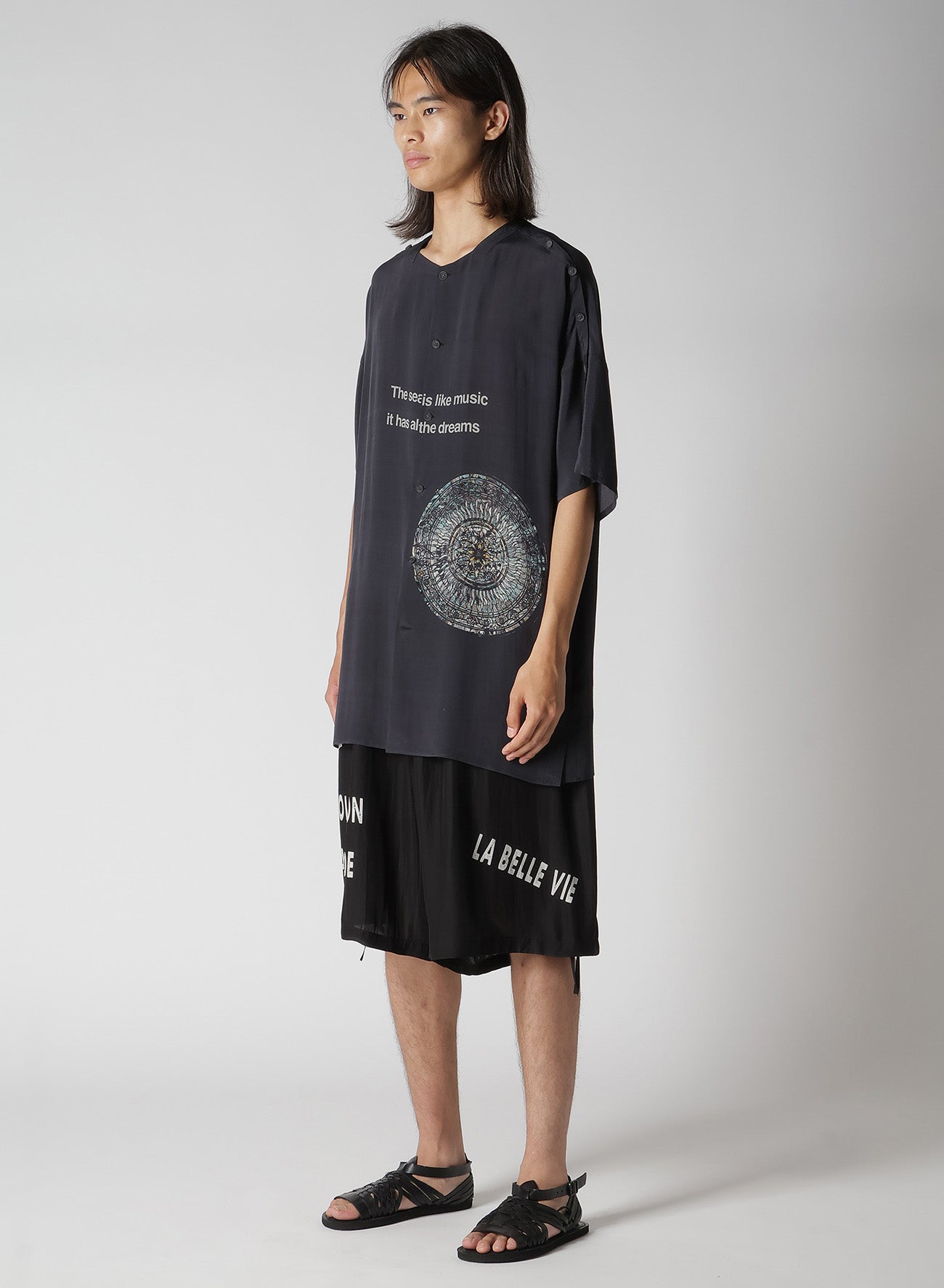 GREY/LINING COLLARLESS SHORT SLEEVE BLOUSE