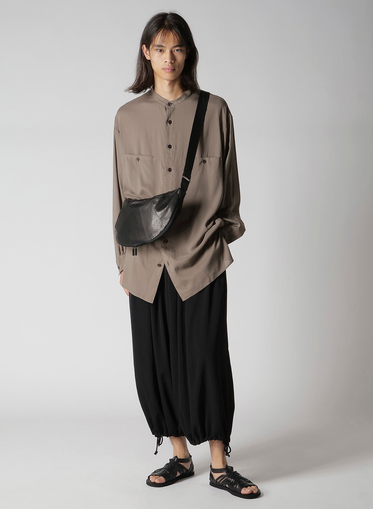 SCRATCH HORSE LEATHER HALF MOON SHOULDER BAG