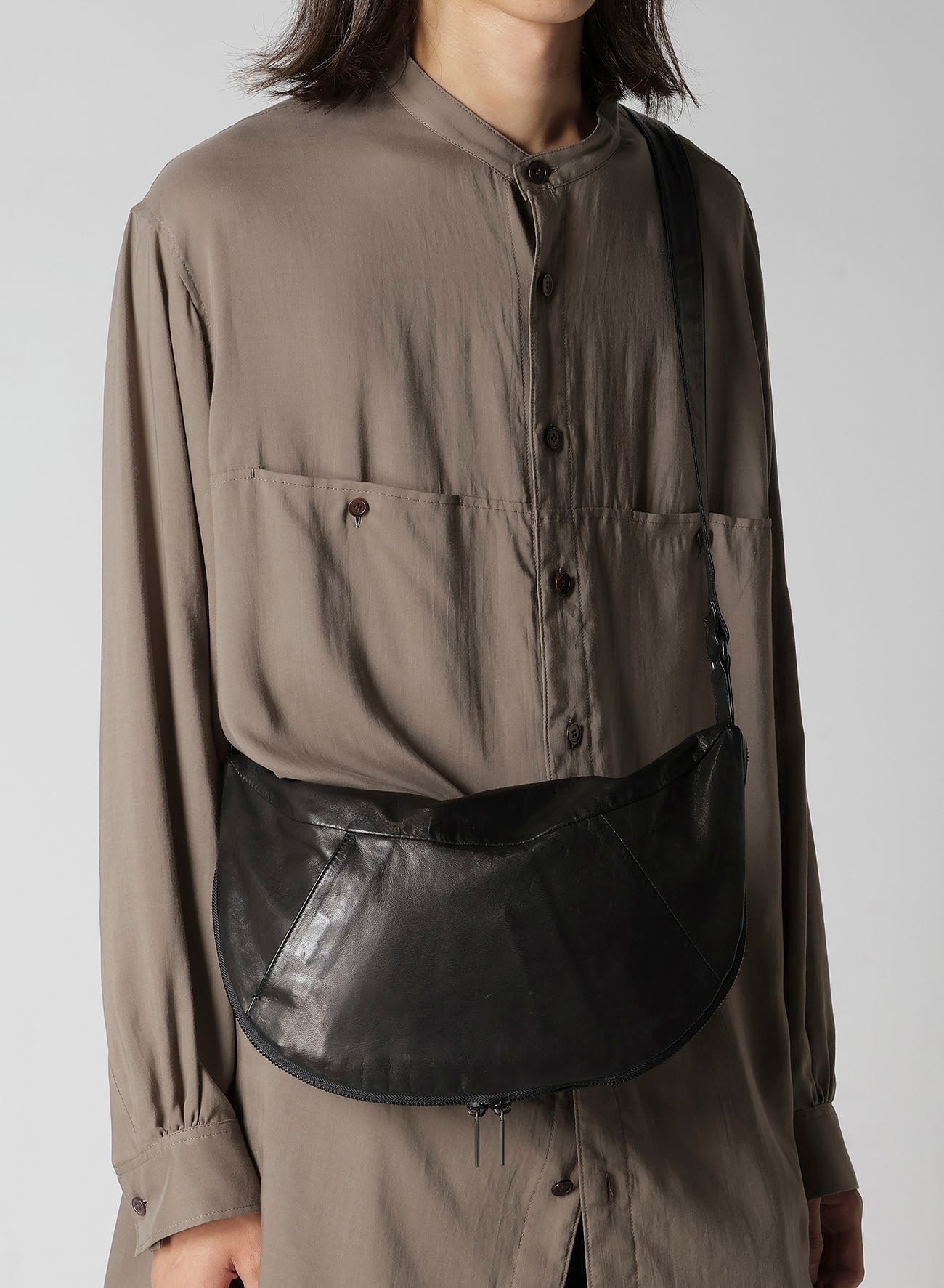 SCRATCH HORSE LEATHER HALF MOON SHOULDER BAG – THE SHOP YOHJI YAMAMOTO