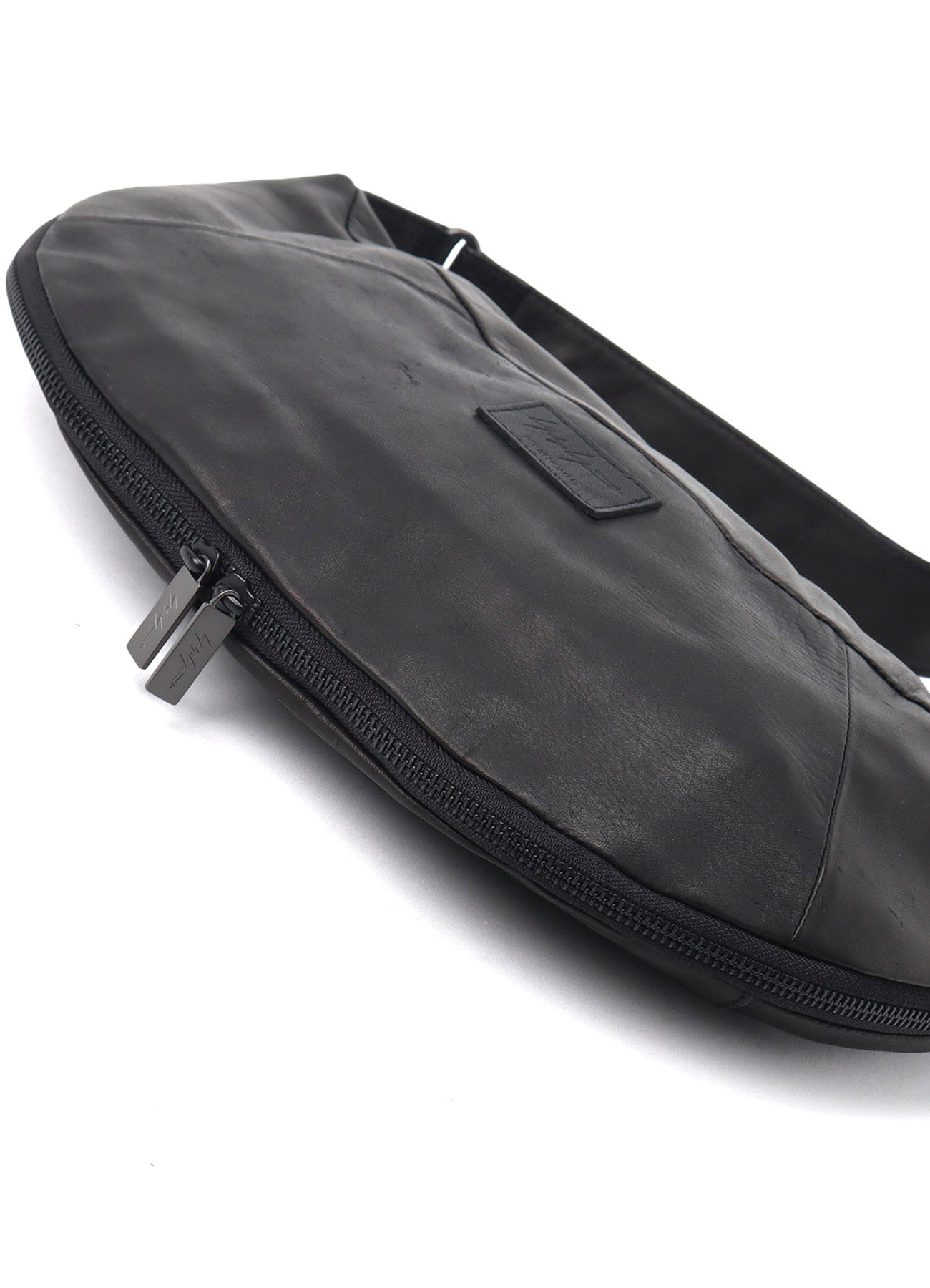 SCRATCH HORSE LEATHER HALF MOON SHOULDER BAG