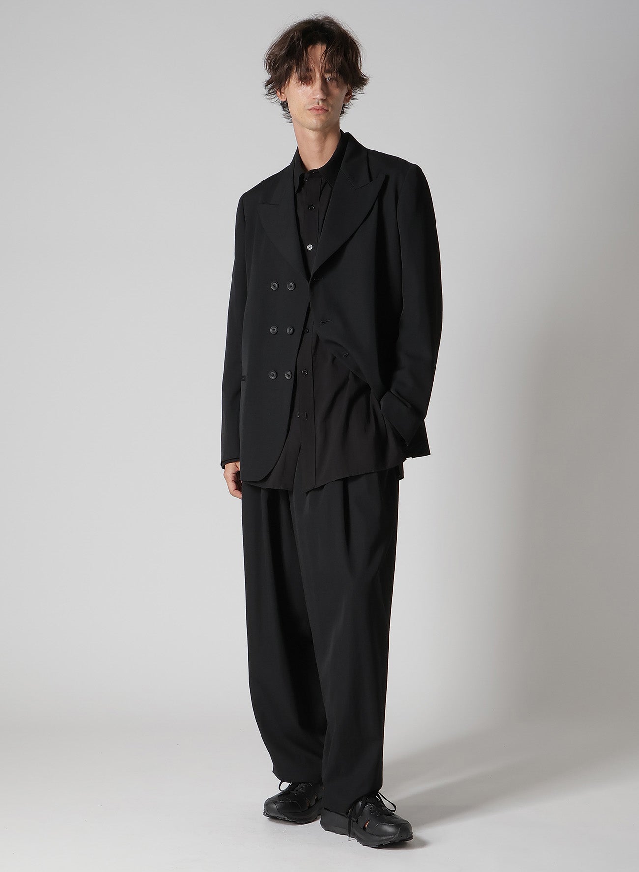 WOOL GABARDINE PEAKED LAPEL JACKET