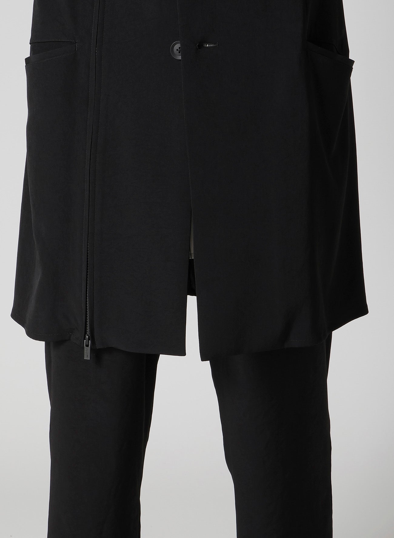 TA TUXEDO PEAKED LAPEL ZIP OPENED JACKET