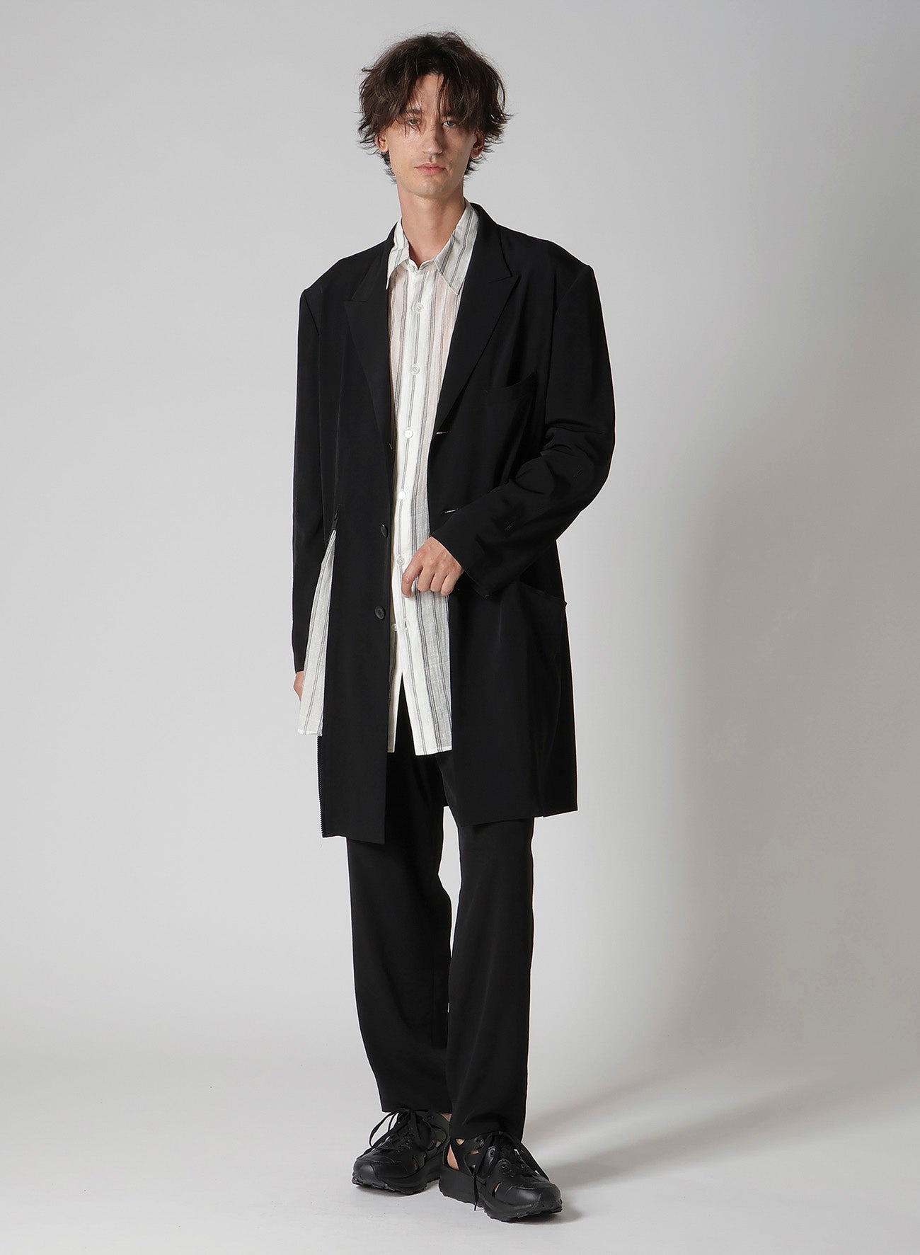 TA TUXEDO PEAKED LAPEL ZIP OPENED JACKET