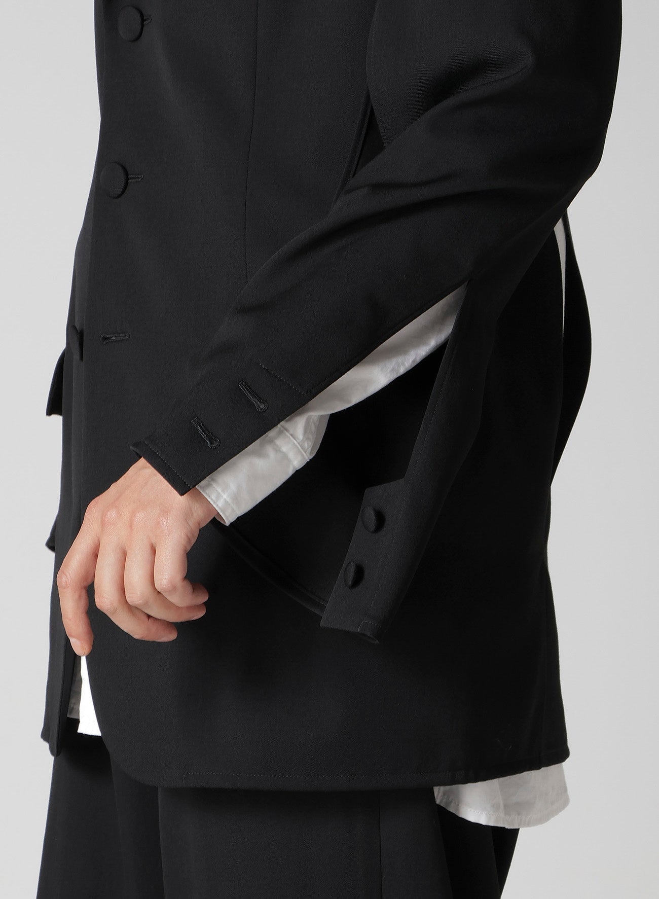 WOOL GABARDINE OPENED SLEEVE JACKET