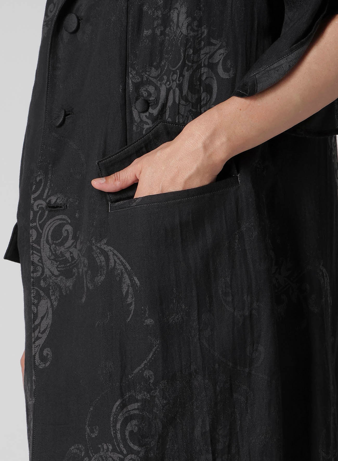 JACQUARD PATTERN SLIT DESIGN JACKET