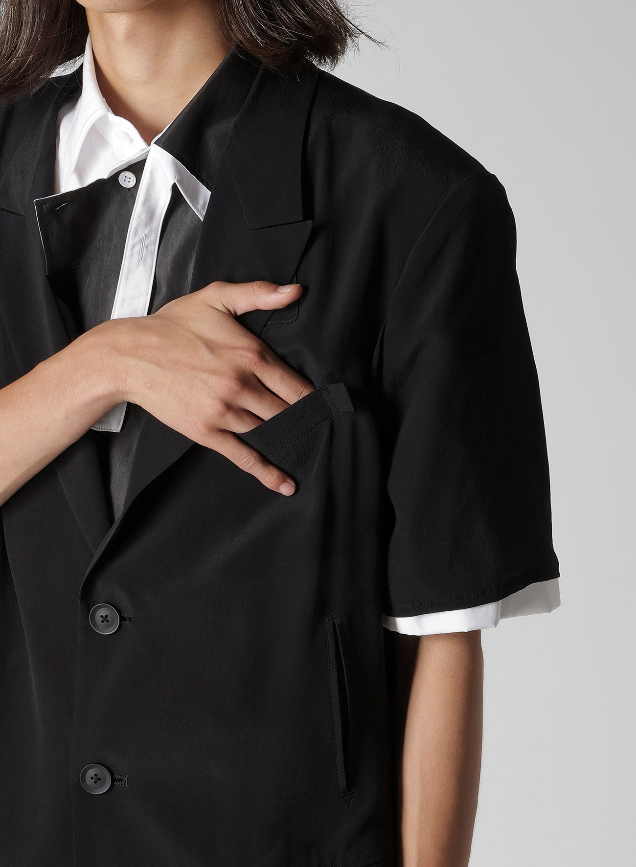 CREPE DE CHINE 4 BUTTONS SHORT SLEEVE JACKET
