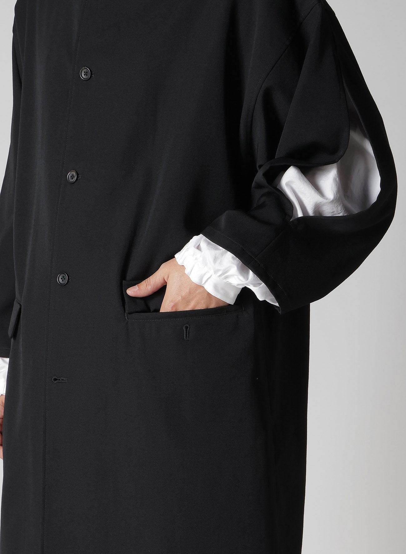 WOOL GABARDINE SLEEVE SLIT STAND JACKET