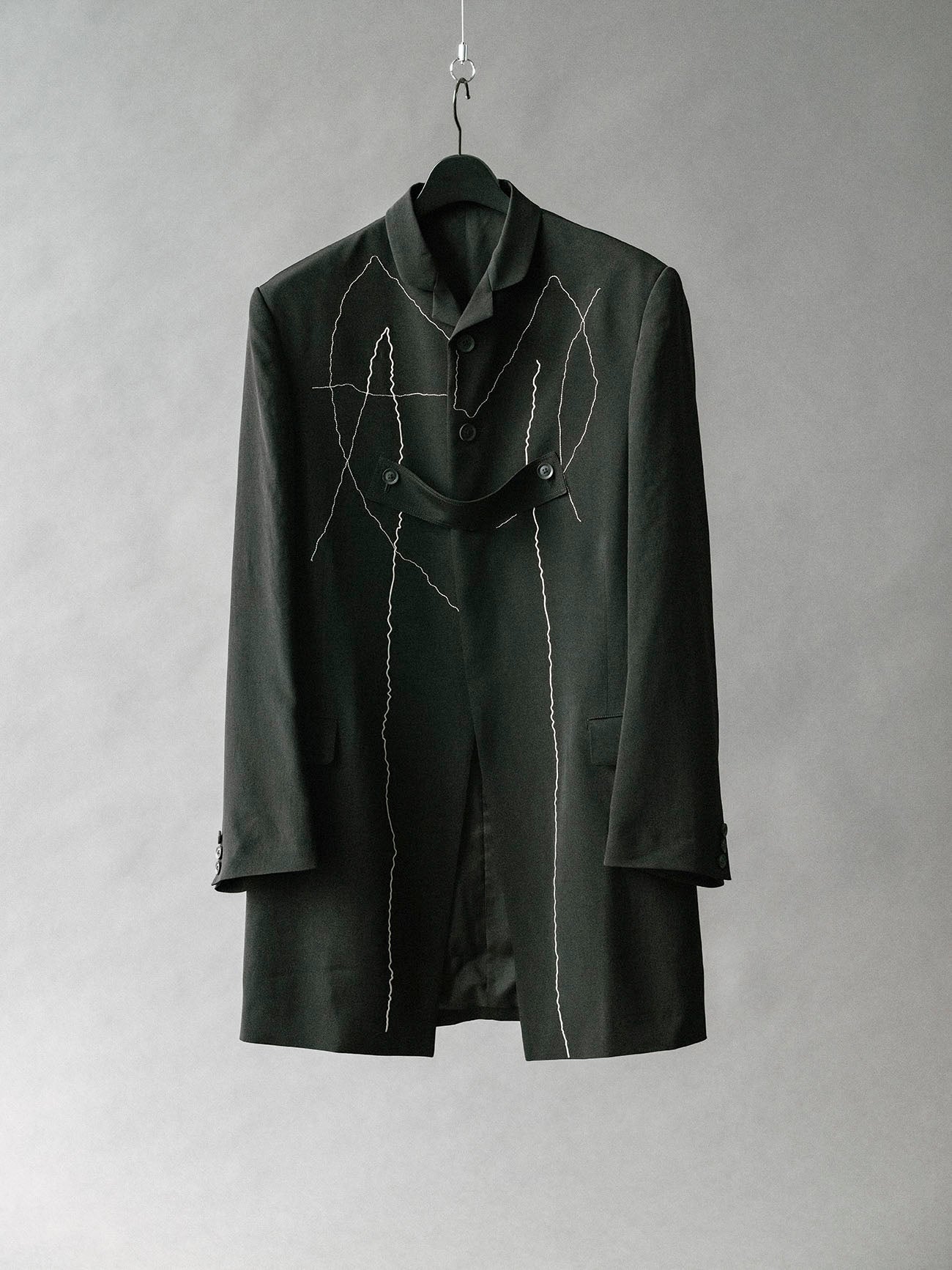 TA TUXEDO EMBROIDERED TAB JACKET