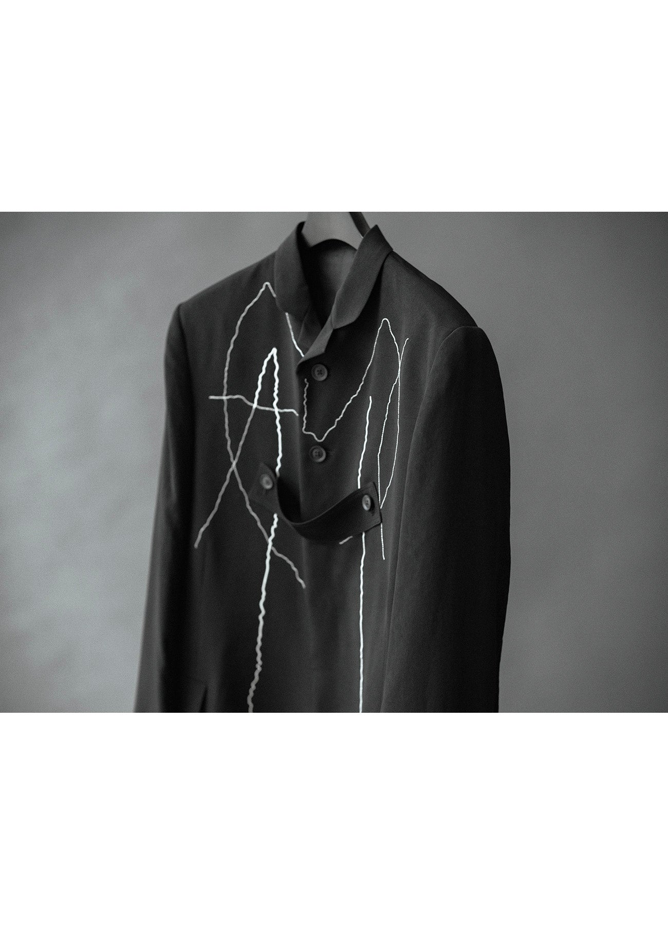 TA TUXEDO EMBROIDERED TAB JACKET