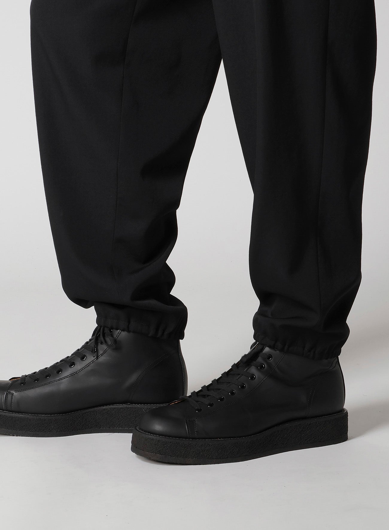 REGULATION GABARDINE W RIB POCKET PANTS