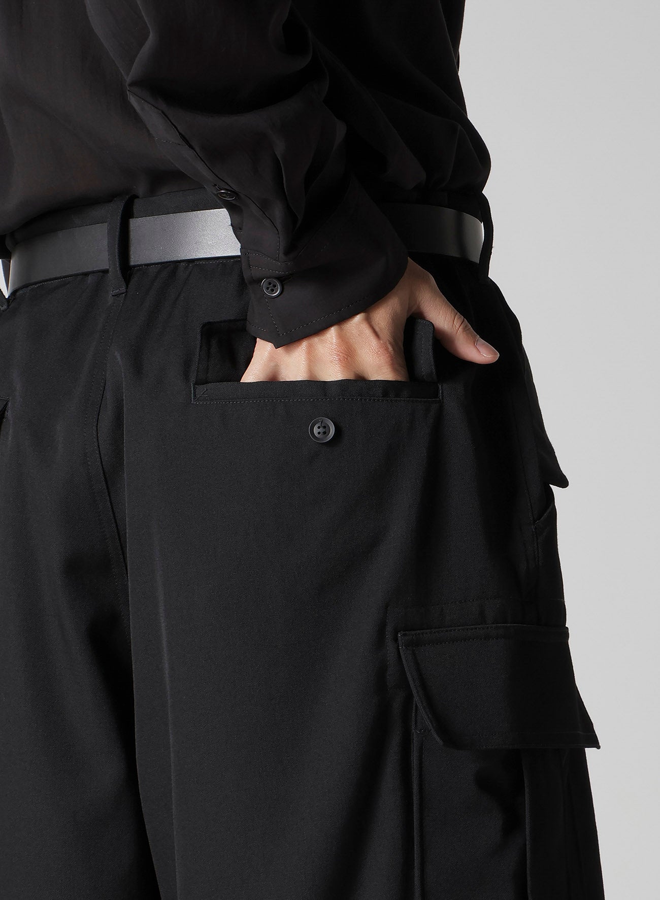 WOOL GABARDINE SIDE POCKET SHORT PANTS – THE SHOP YOHJI YAMAMOTO