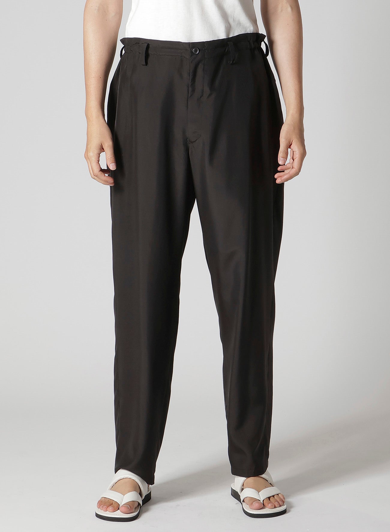 SILK HABUTAE TRIANGLE TAB SLIM PANTS