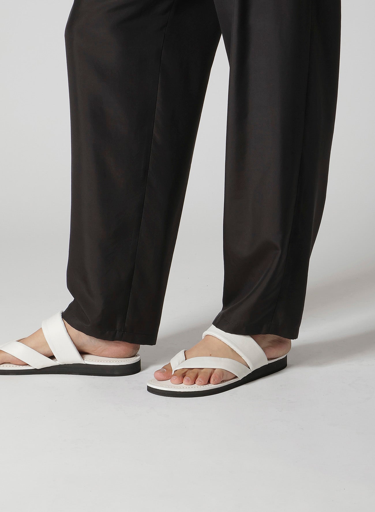 SILK HABUTAE TRIANGLE TAB SLIM PANTS