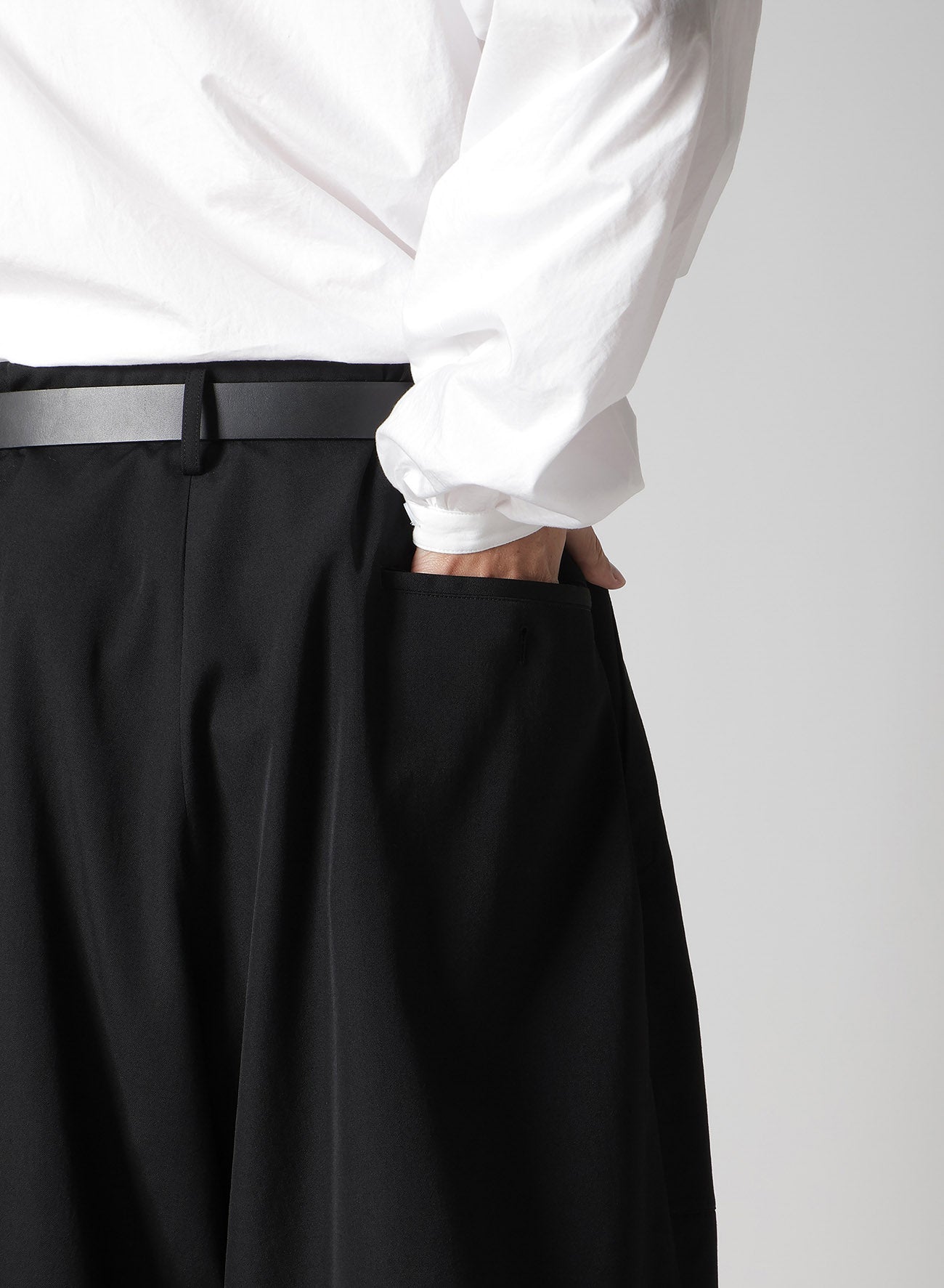 WOOL GABARDINE ST POCKET SHORTS